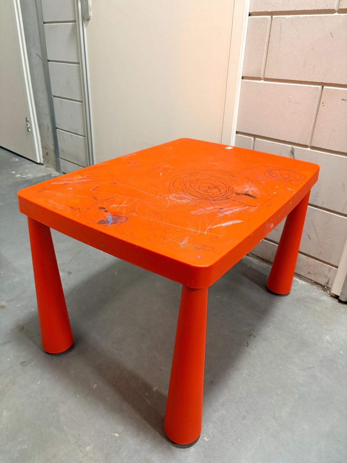 IKEA Mammut kindertafel rode met tekeningen, Ophalen, Gebruikt, Tafel(s)