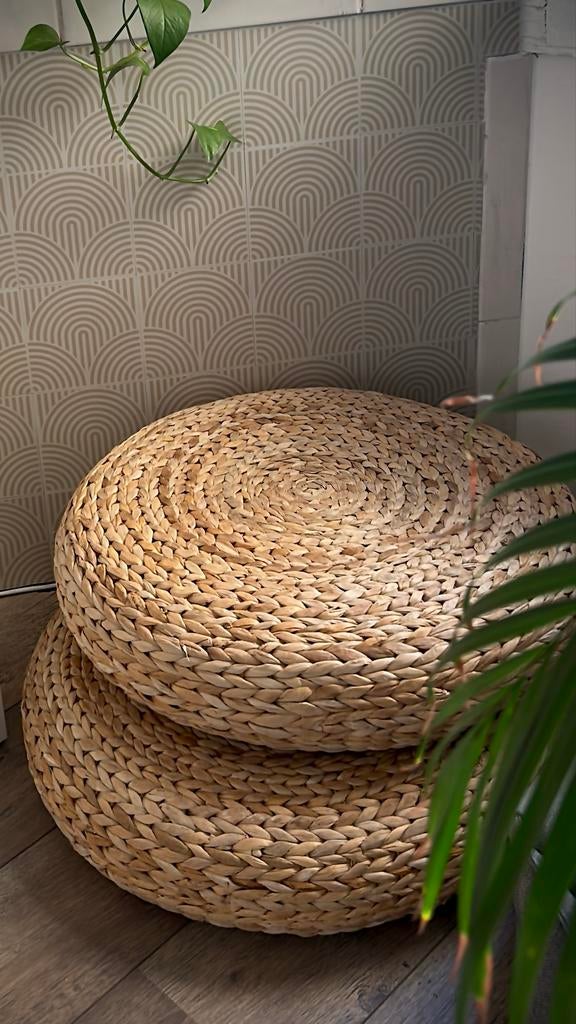 ALSEDA poef/voetenbank van bananenvezels en rotan, Huis en Inrichting, Ophalen, Gebruikt, Rond, Riet of Rotan