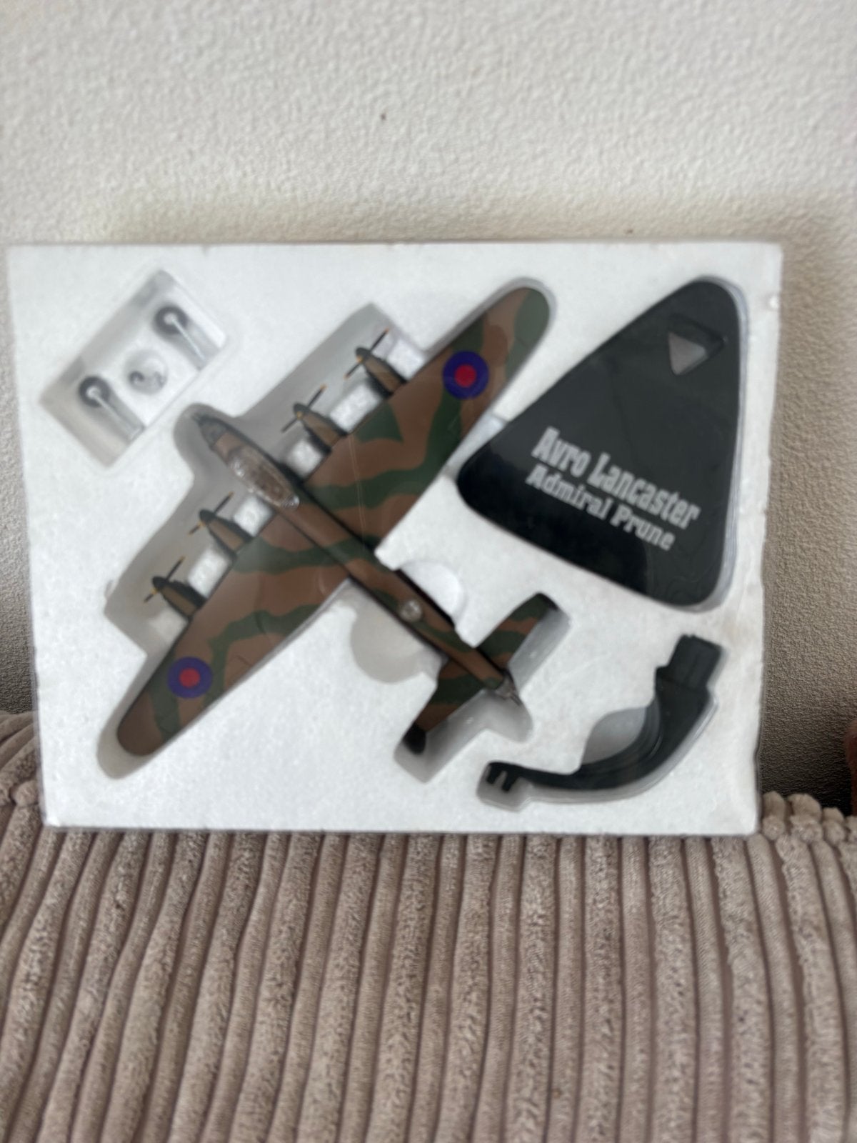 Set van 8 militaire vliegtuigmodellen met standaard, 1:200 of kleiner, Zo goed als nieuw, Vliegtuig, Ophalen