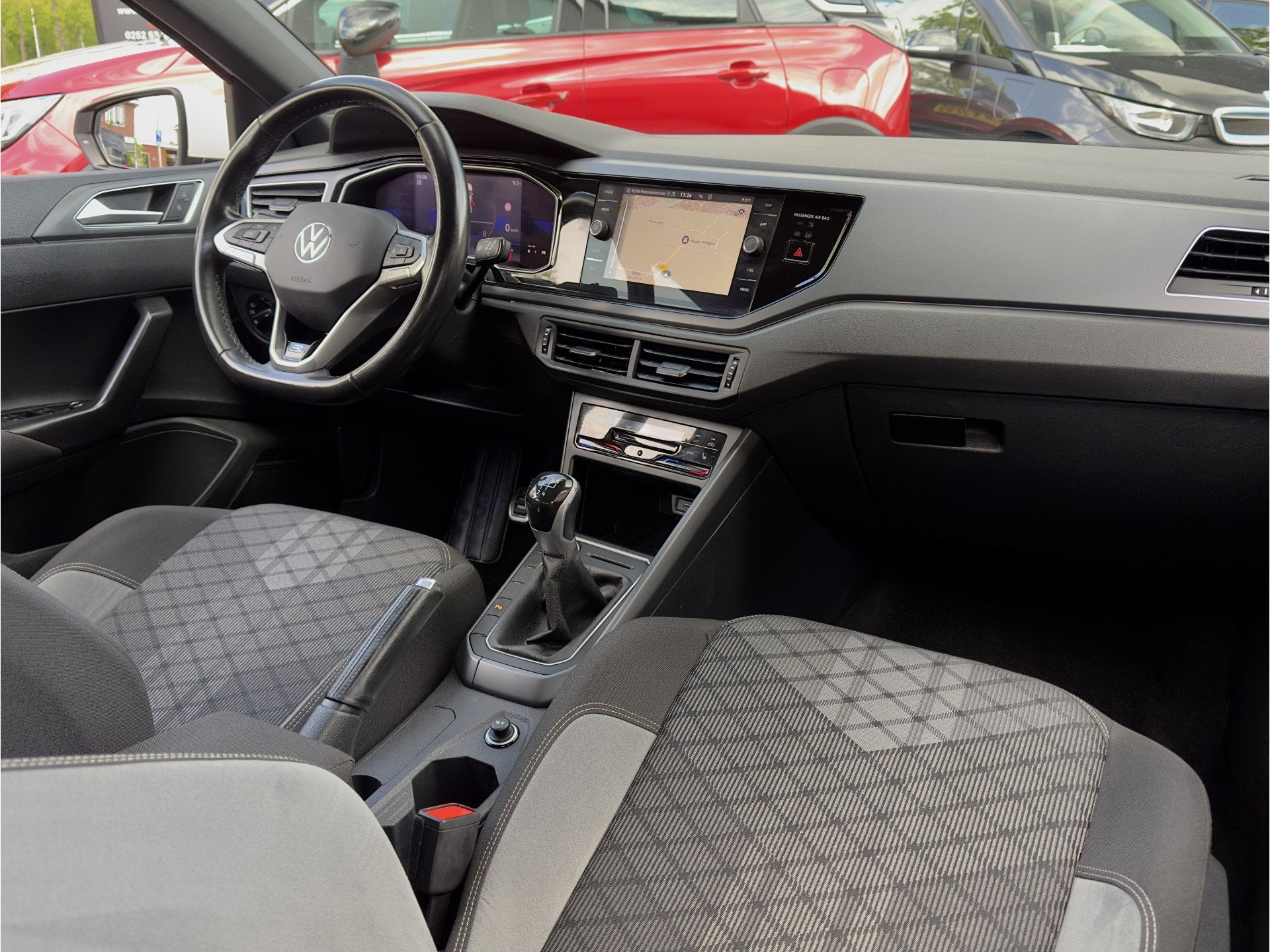 Volkswagen Polo 1.0 TSI R-LINE NAVI CAMERA DIGI-DASH APPLE-C, Auto's, Voorwielaandrijving, Gebruikt, Euro 6, 580 kg