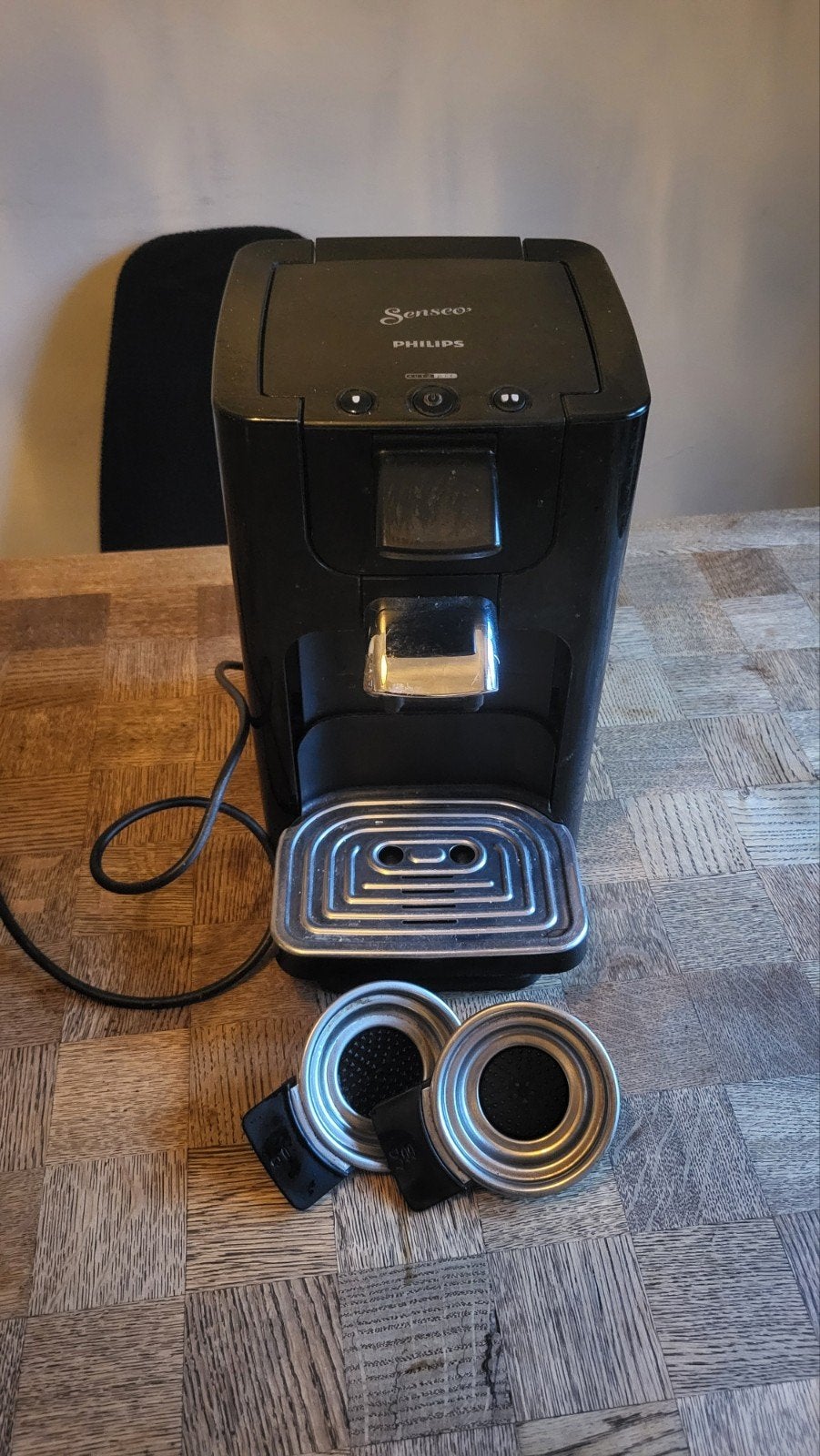 Senseo koffiezetapparaat met 2 padhouders, Koffiepads en cups, Gebruikt, Koffiemachine, Ophalen of Verzenden