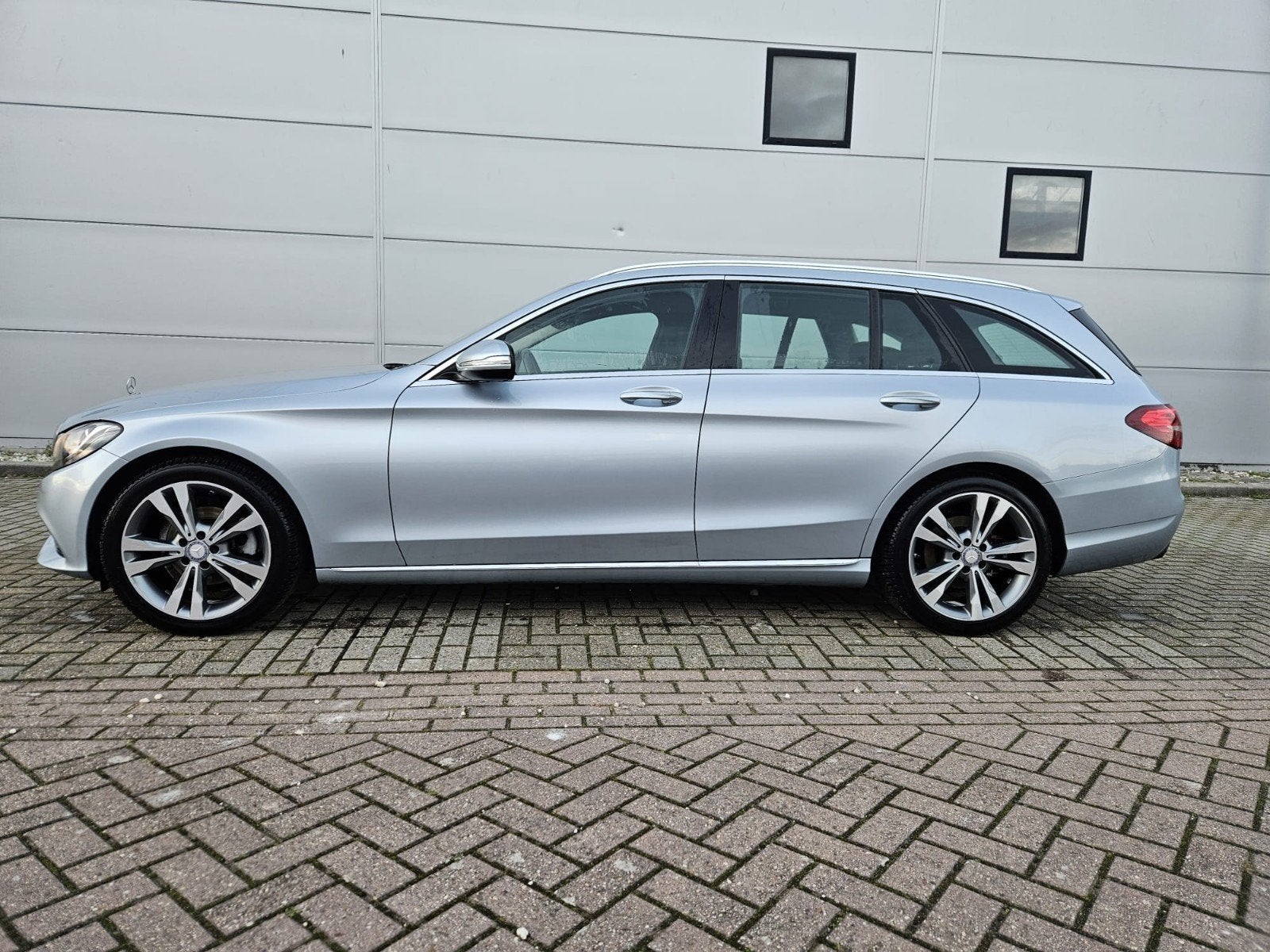Mercedes-Benz C-Klasse C180 1.6 115KW Aut7 Estate 2014 Grijs, Auto's, Automaat, Dealer onderhouden, 1800 kg, Zwart