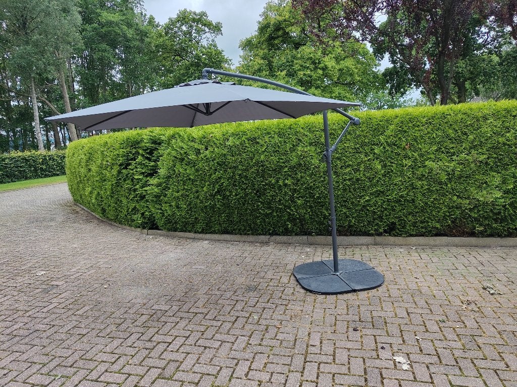 Zweefparasol Banana Ø3mtr met voet, Tuin en Terras, Parasols, Ophalen, Verstelbaar, 3 tot 4 meter, Zweefparasol