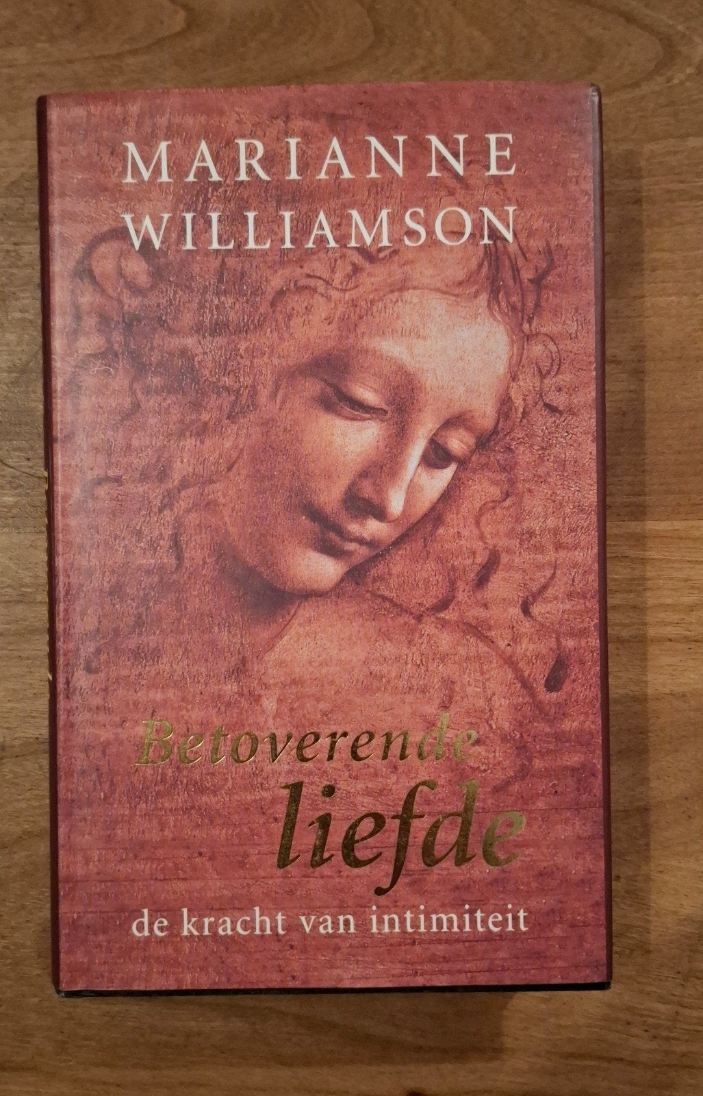 Marianne Williamson - Betoverende liefde, Boeken, Achtergrond en Informatie, Spiritualiteit algemeen, Ophalen of Verzenden, Zo goed als nieuw