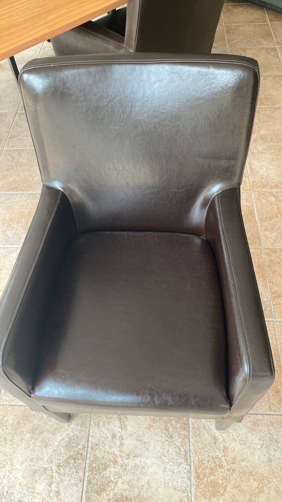 Bruine armleuning stoelen € 25 per stuk, Huis en Inrichting, Ophalen, Kunststof, Gebruikt, Bruin