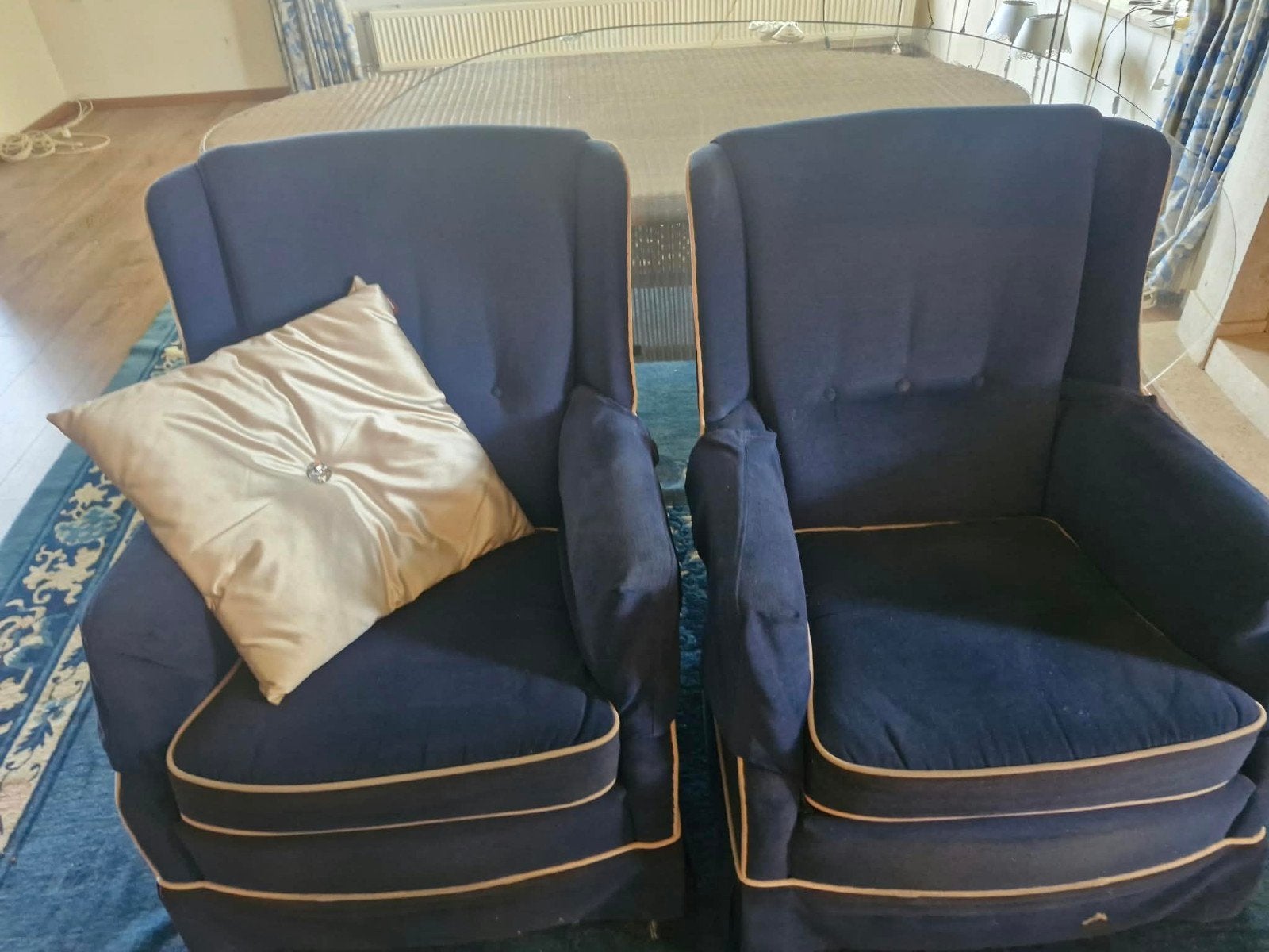 - 2 Blauwe Fauteuils met voetenbankjes, Kringloop Laares, 75 tot 100 cm, Ophalen of Verzenden, Minkmaatstraat 126