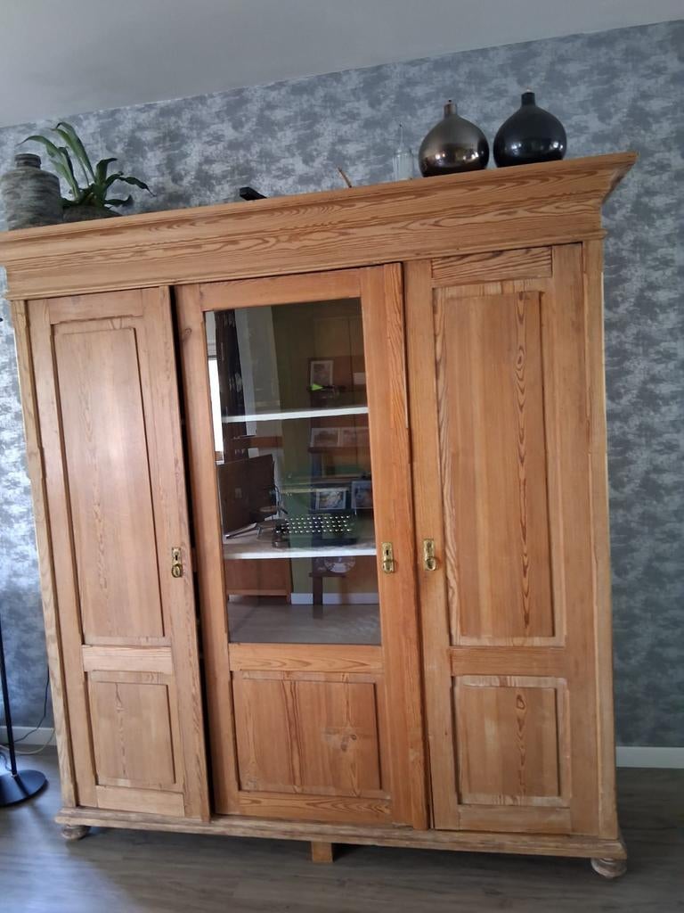 Antieke grenen kast met vitrine en opbergruimte, Ophalen