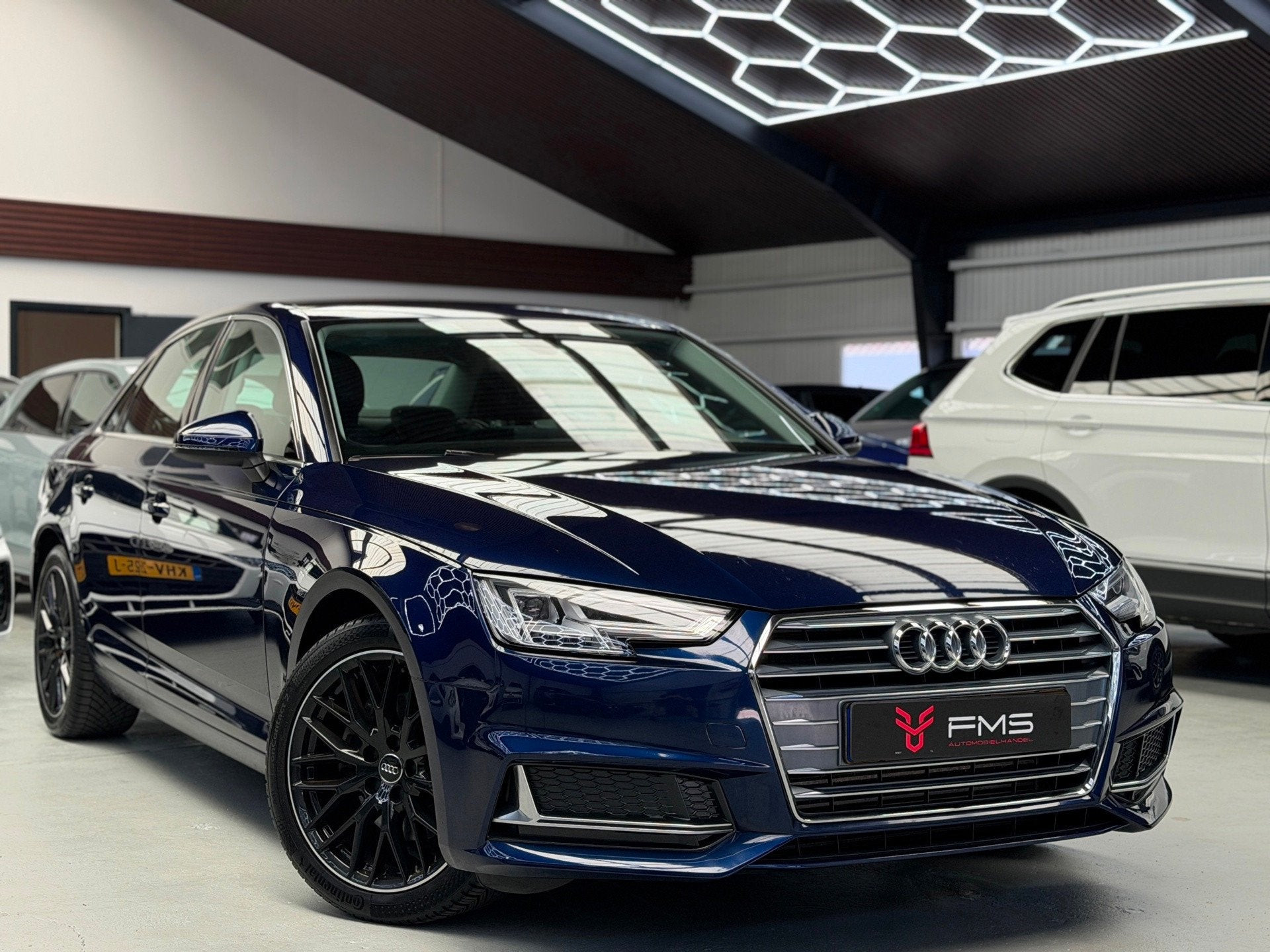 Audi A4 Limousine 35 TFSI Sport Edition Automaat Bluetooth, Auto's, Stof, Gebruikt, 4 cilinders, Blauw