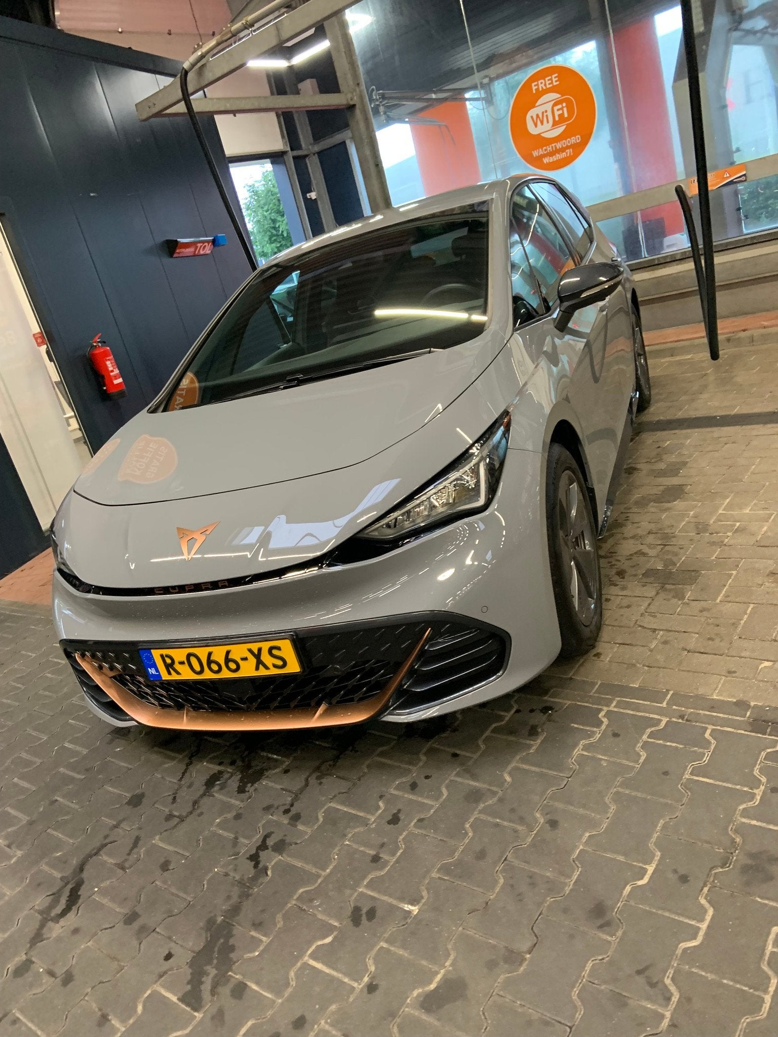 Cupra Born, Gebruikt, Parkeersensor, 204 pk, Zilver of Grijs