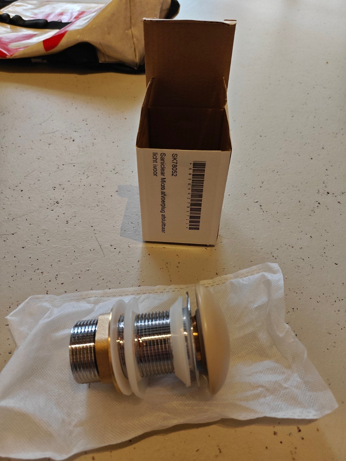 Saniclear Micro Afvoerplug Afsluitbaar Licht Ivoor, Doe-het-zelf en Verbouw, Ophalen of Verzenden, Nieuw, Wastafel