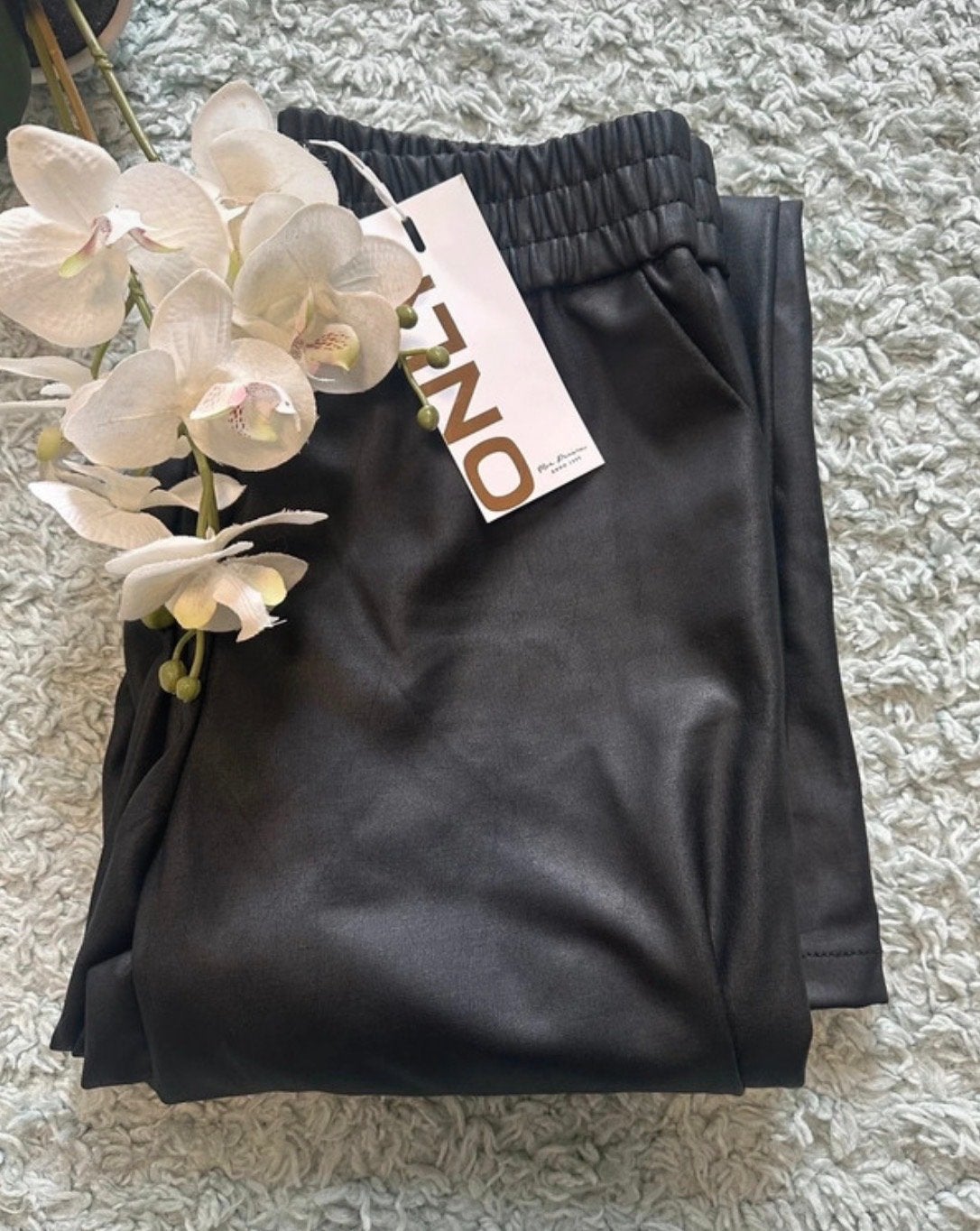 NİEUW, zwarte faux leather coated broek van Only, maat S, Zwart, Nieuw, Ophalen of Verzenden, Maat 36 (S)