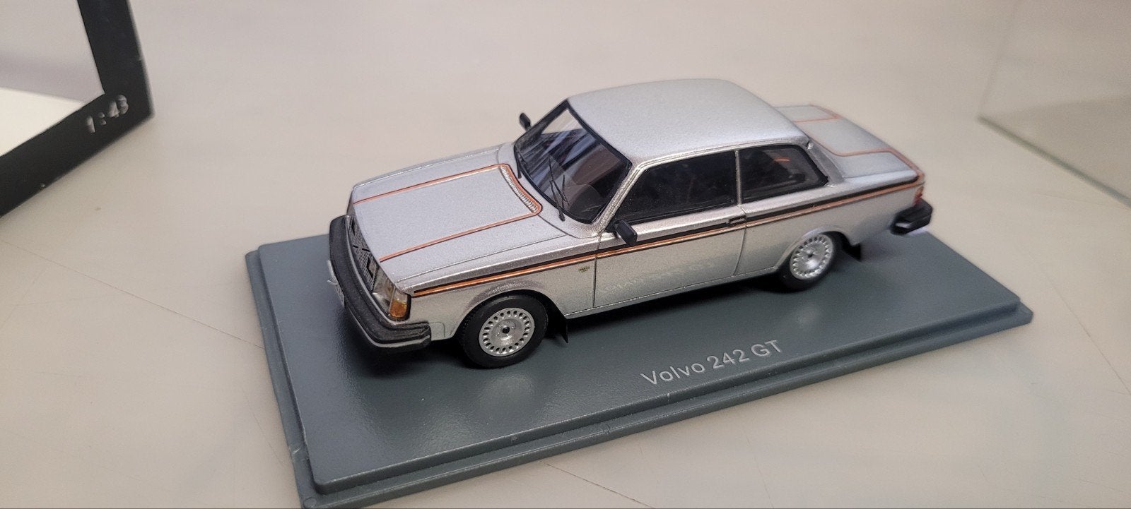 Neo Scale Volvo 242 GT, Hobby en Vrije tijd, Modelauto's | 1:43, Ophalen of Verzenden, Zo goed als nieuw, Auto, Overige merken