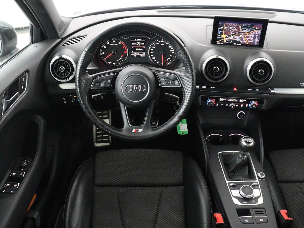 Audi A3 1.5 TFSI Sport S Line Edition | Trekhaak | Half lede, Auto's, Voorwielaandrijving, Gebruikt, 150 pk, Leder en Stof