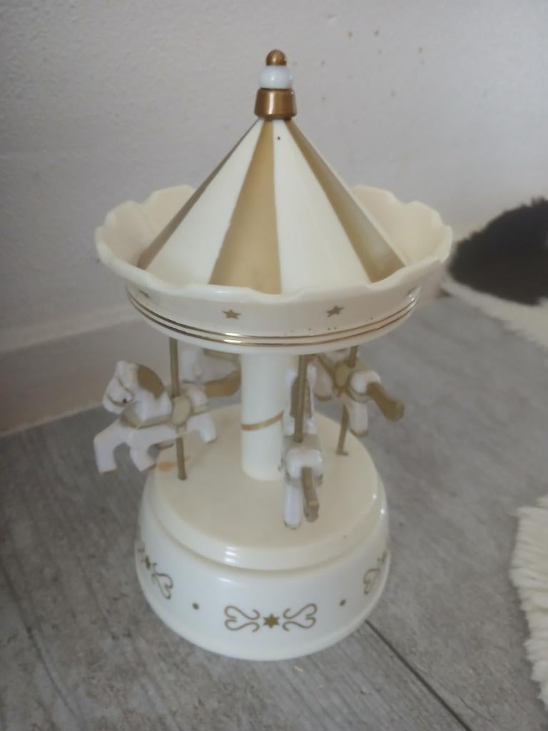 Muziekdoos Carrousel met Paardjes - Crème/Goud, Ophalen