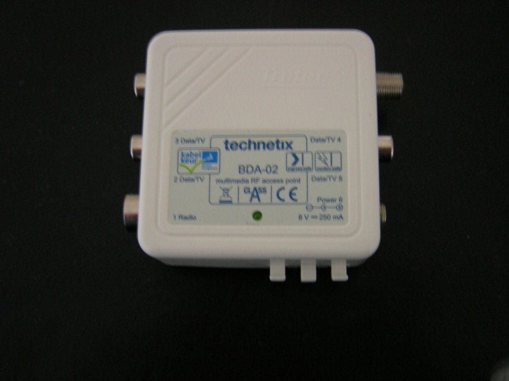 Technetix opdruk-antenneversterker BDA-02 + adapter., Ophalen of Verzenden, Zo goed als nieuw