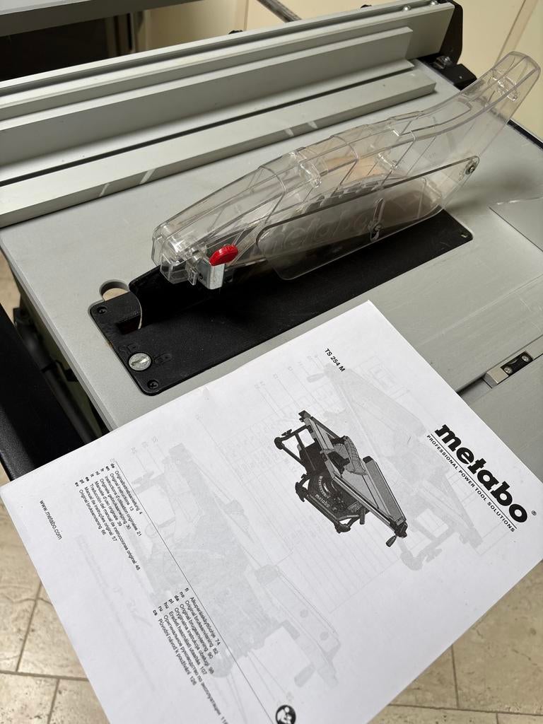 Metabo TS254M Tafelzaag met onderstel - Zeer nauwkeurig, Ophalen, Zo goed als nieuw