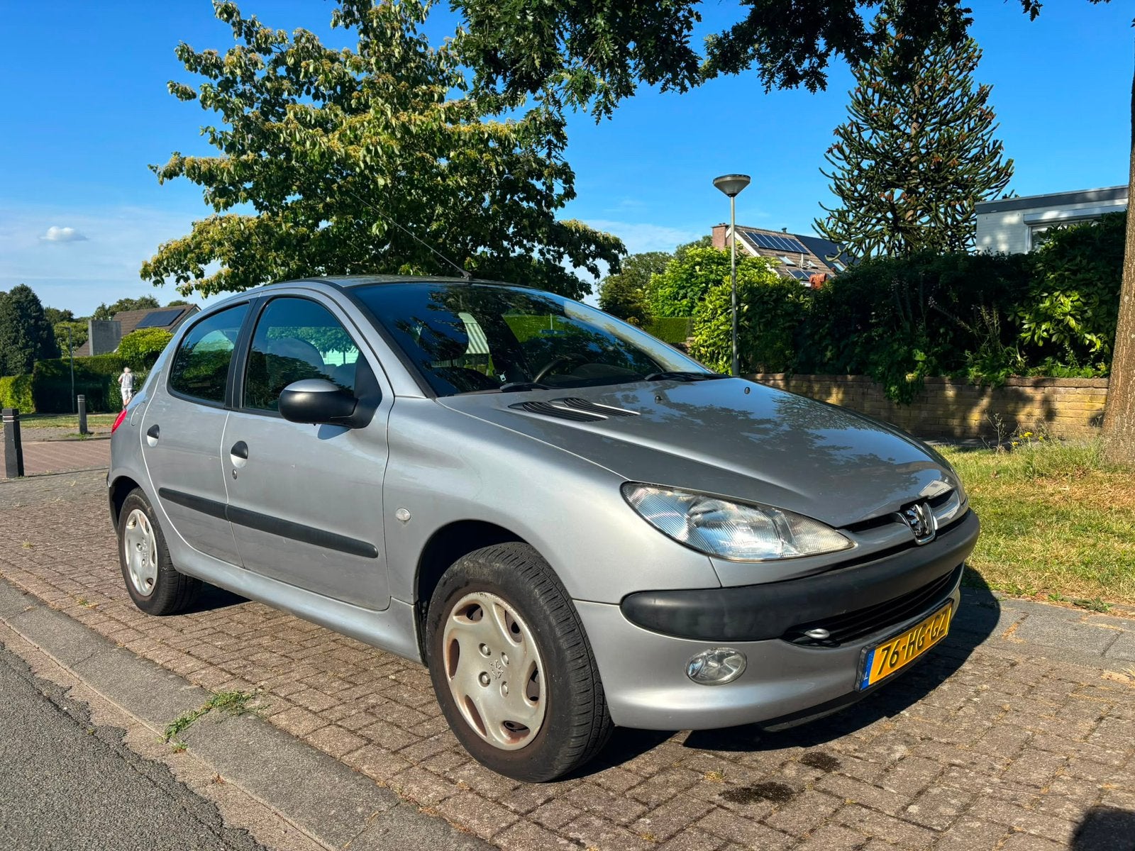 Peugeot 206 1.6 16V Gentry 5D AUTomaat 2001 Grijs Metalic, Auto's, 4 cilinders, Zilver of Grijs, Euro 3, Hatchback