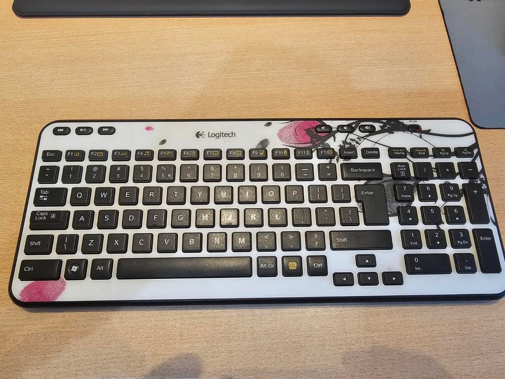Logitech K360 draadloos toetsenbord, Computers en Software, Toetsenborden, Ophalen of Verzenden
