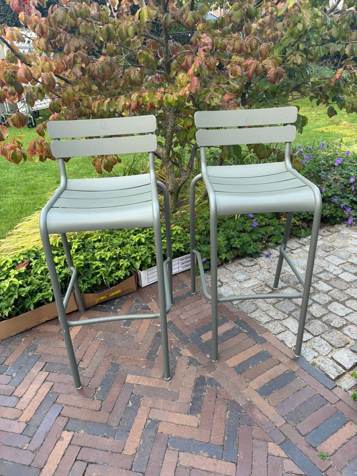 Twv 760 euro: 2x Fermob Rosemary barkruk met hoge leuning, Ophalen, Gebruikt, 90 cm of meer, Metaal