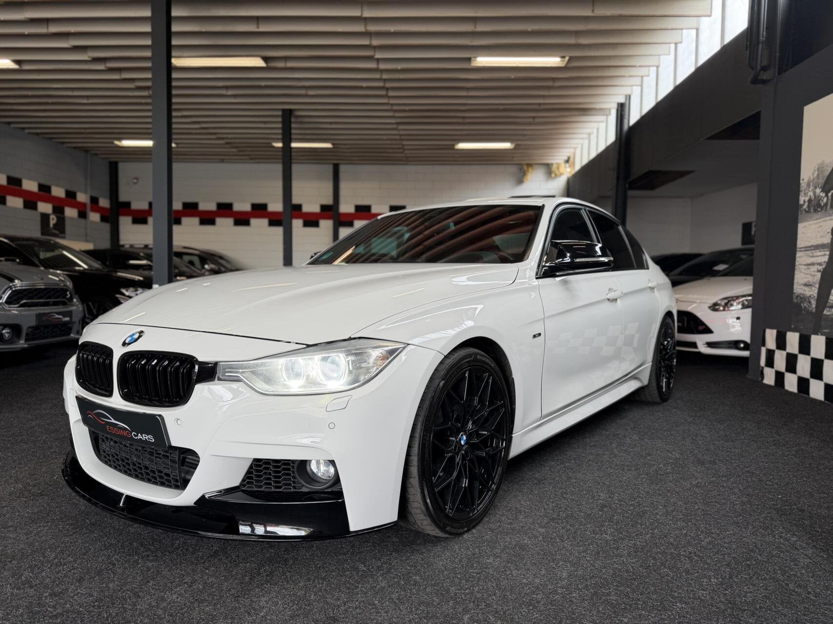 BMW 3-serie 335i xDrive Upgrade Edition Akra 360pk pano, Auto's, Automaat, Euro 5, 1800 kg, Wit