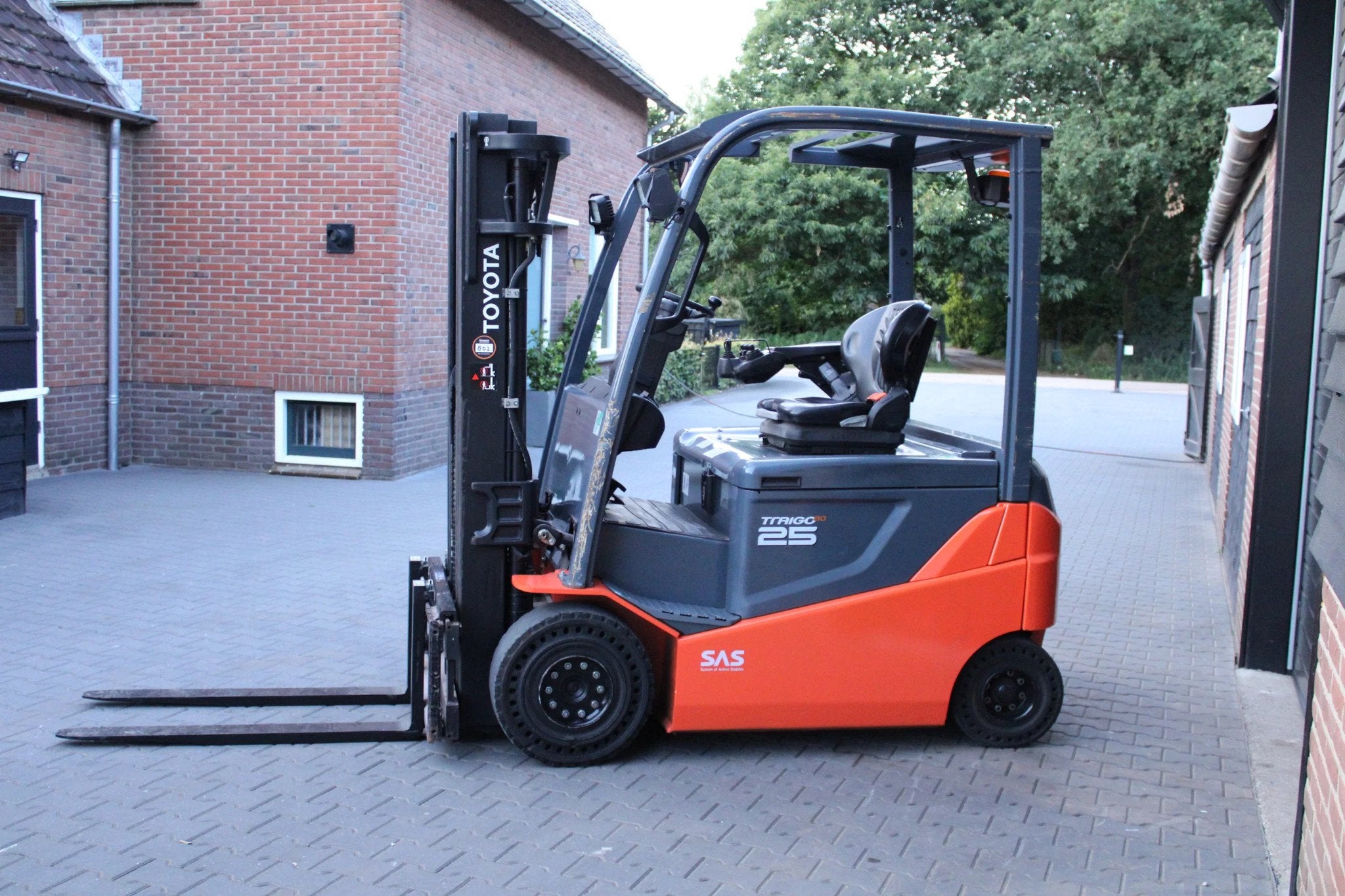 Toyota 8FBMKT25 heftruck elektrische triplex sideshift accub, 2000 tot 3000 kg, Elektrisch, Heftruck, Toyota