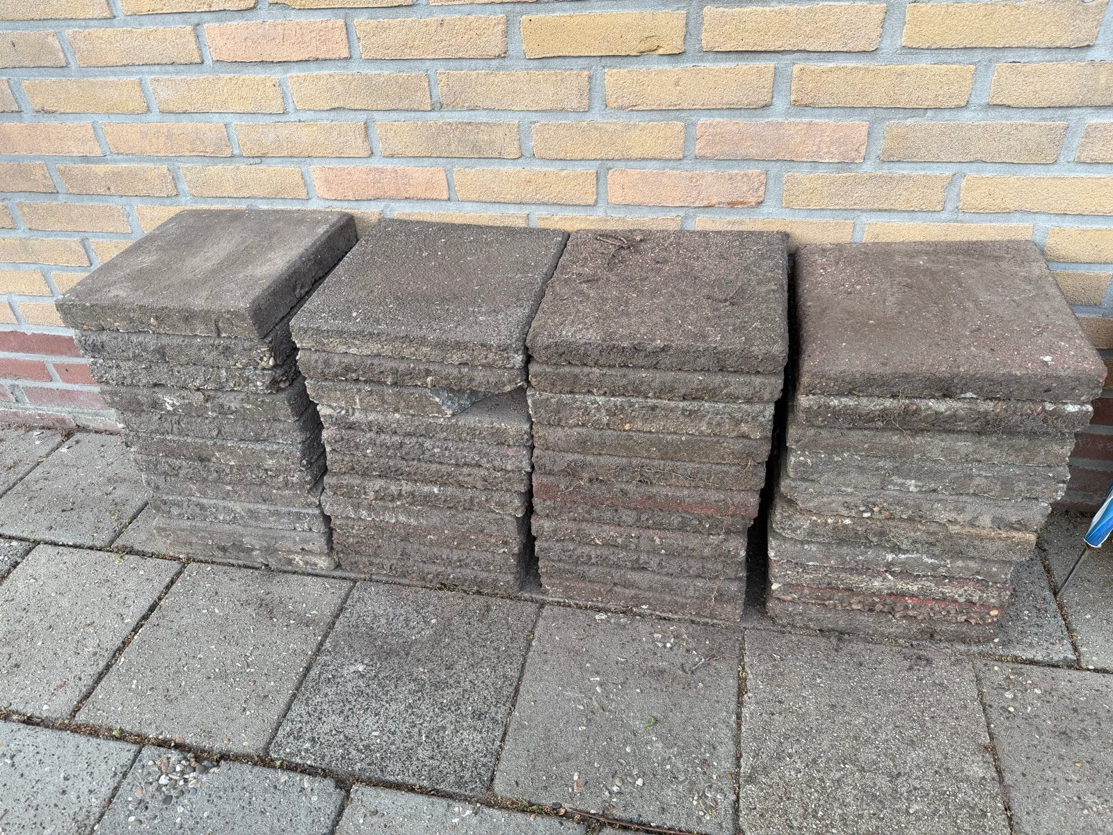 Gratis 30x30 tegels (42 stuks), Tuin en Terras, Ophalen, Gebruikt, 5 tot 10 m², Beton