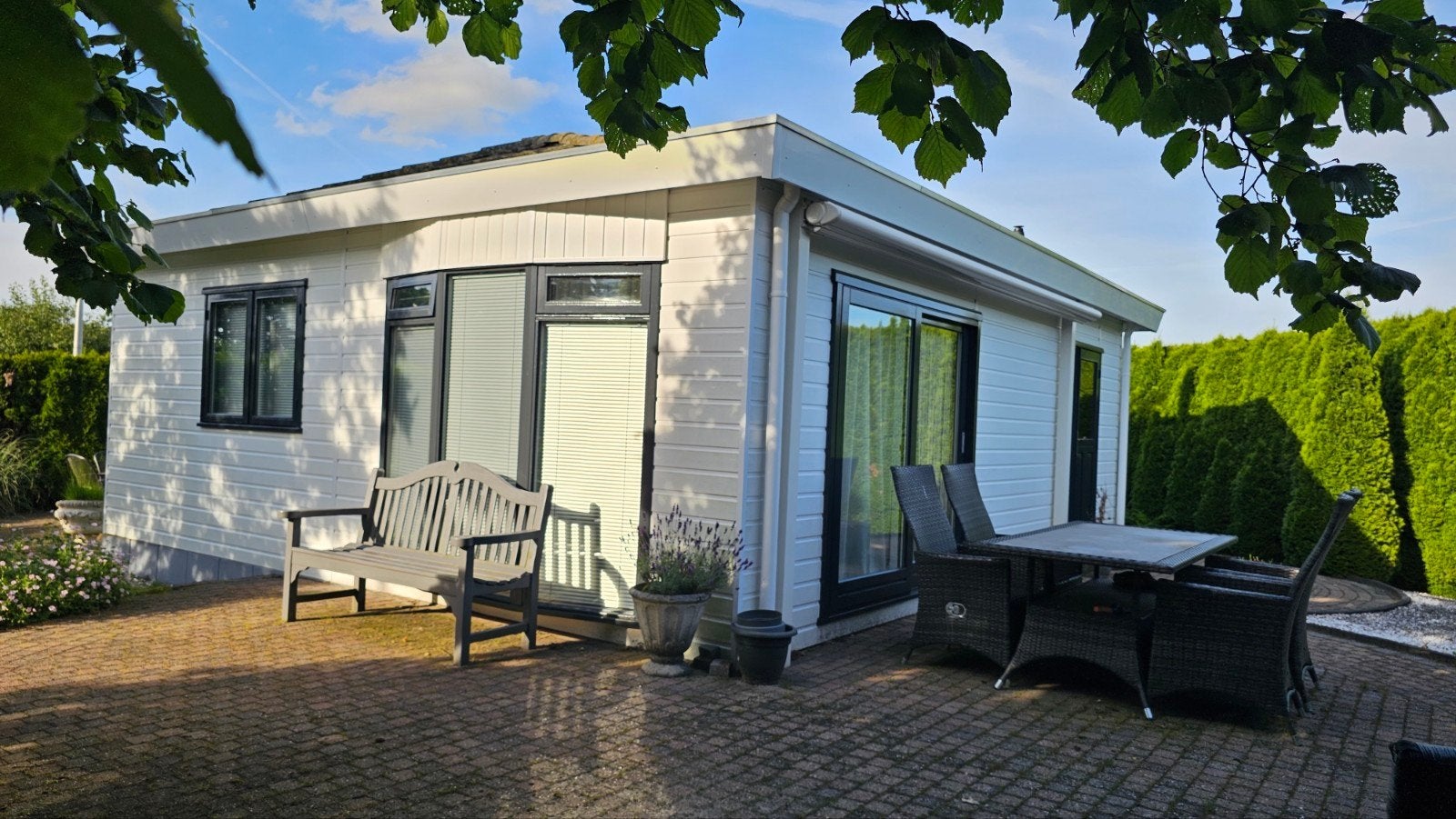 Prachtig dubbel chalet te koop op een ruime kavel van 400 m², Tot en met 2