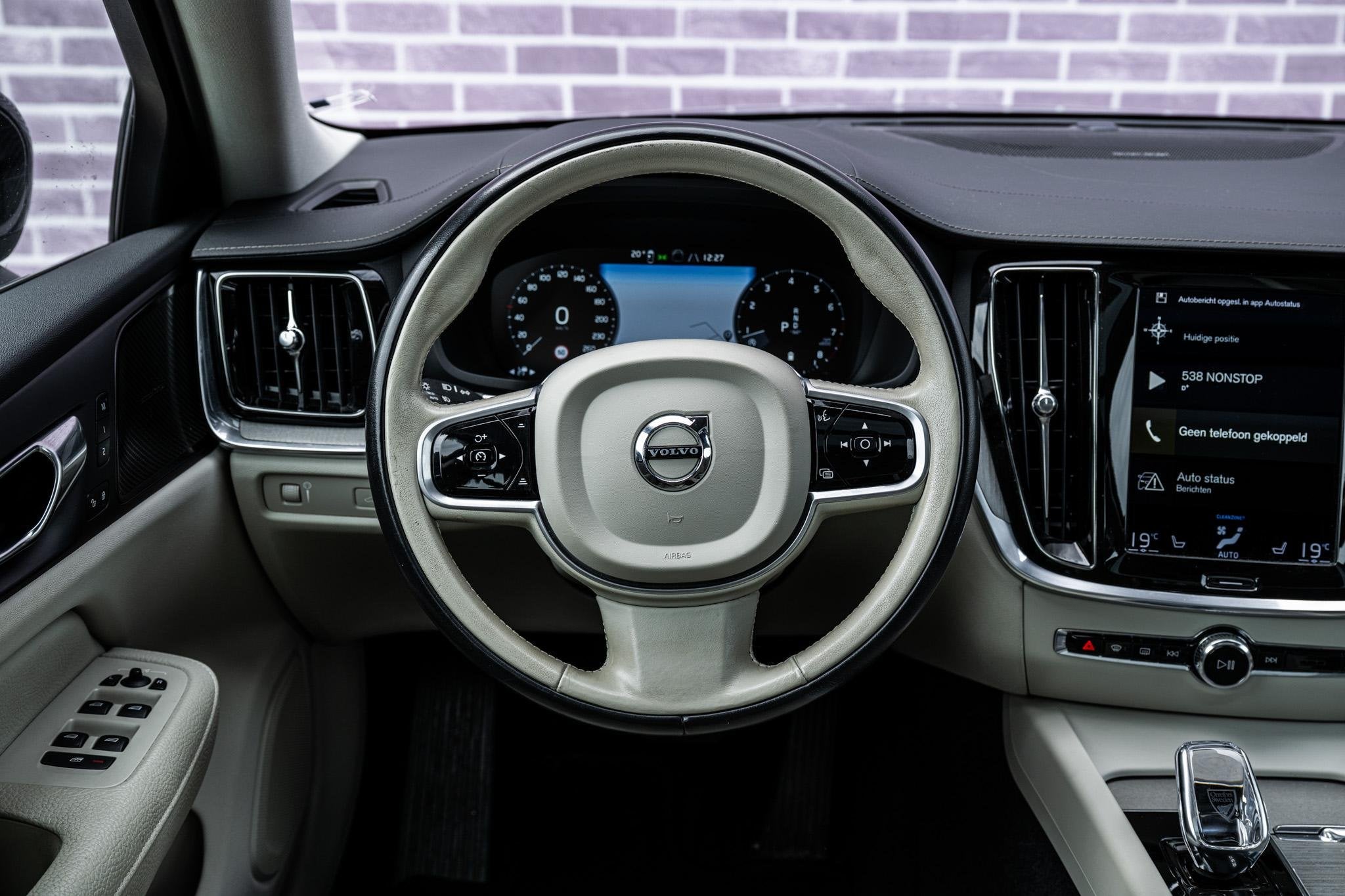 Volvo S60 2.0 B4 Plus Bright | Trekhaak | Panorama dak | Har, Auto's, Euro 6, 4 cilinders, S60, Zwart