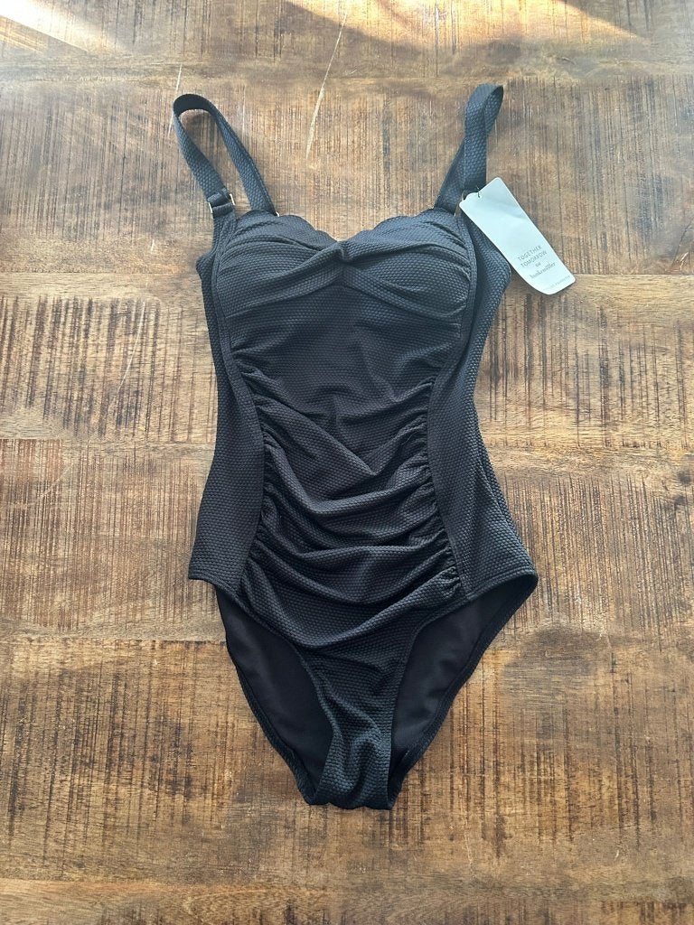 Hunkemöller Scallop Badpak 34 - SALE OP=OP, Zwart, Nieuw, Badpak, Ophalen of Verzenden