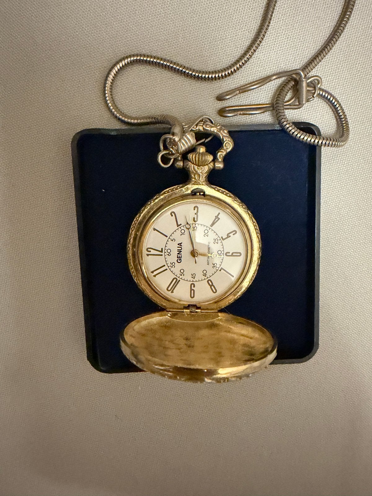 Genua zakhorloge met locomotief, ketting en doosje, Overige merken, Overige materialen, Zakhorloge, Ophalen of Verzenden