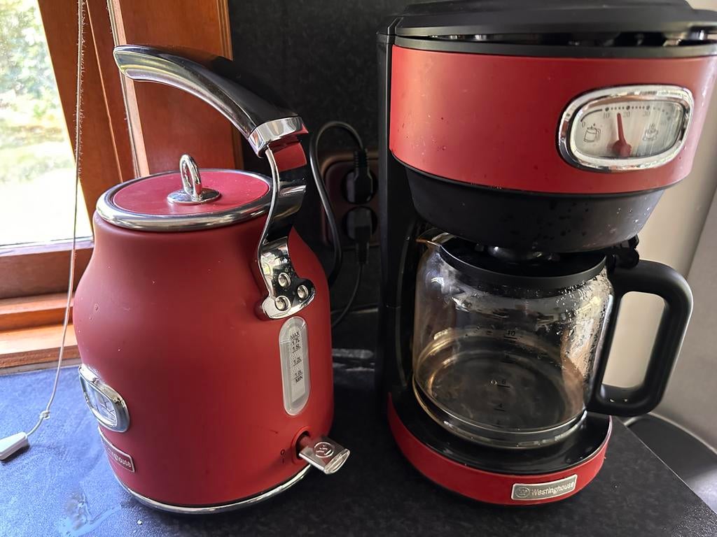 Waterkoker en koffiezetapparaat - Zo goed als nieuw, Witgoed en Apparatuur, Waterkokers, 1 tot 2 liter, Ophalen of Verzenden, Zo goed als nieuw