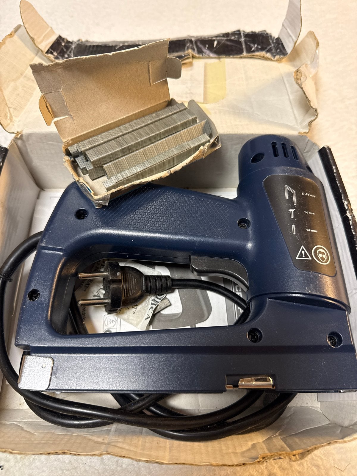 Elektrische Tacker/Nietmachine met nietjes, Doe-het-zelf en Verbouw, Gereedschap | Handgereedschap, Ophalen, Gebruikt, Tacker/nietmachine