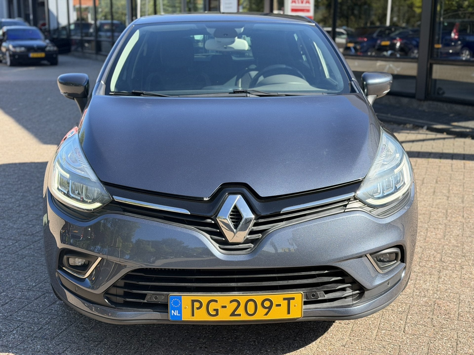 Renault Clio 0.9 TCe Intens Navigatie | Camera | Climate Con, Voorwielaandrijving, Gebruikt, 49 €/maand, Origineel Nederlands