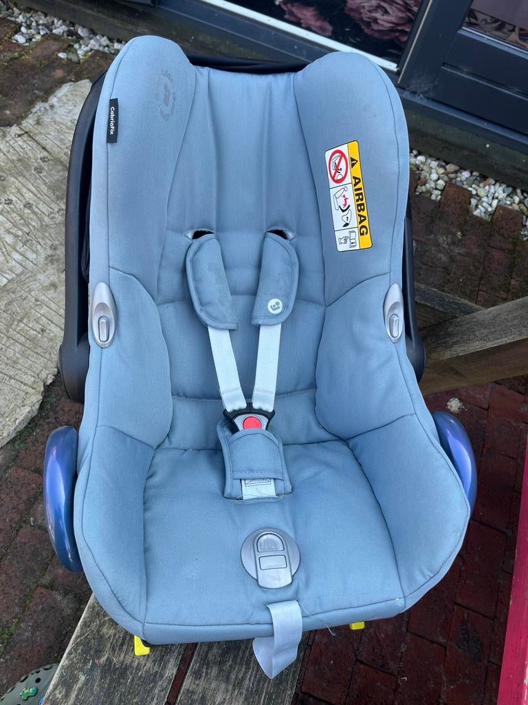 Maxicosi cabriofix met base, Autogordel of Isofix, Ophalen of Verzenden, Zo goed als nieuw, 0 t/m 13 kg