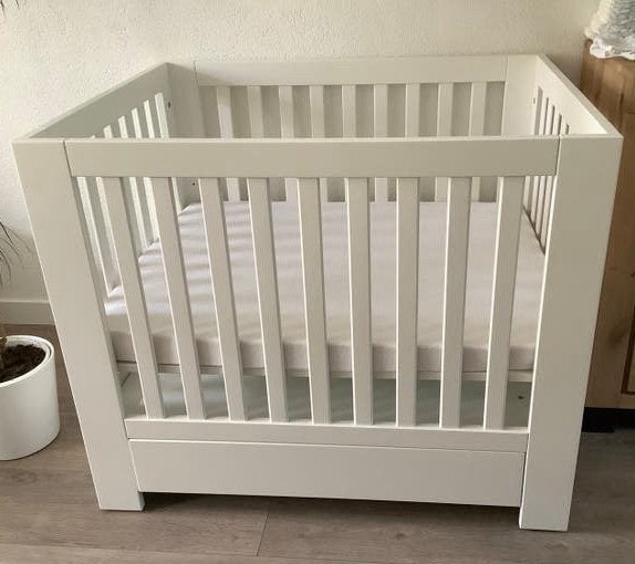Kidsmill Box Chrystal II/Alaska II met lade, wit, Kinderen en Baby's, Boxen, Ophalen, Zo goed als nieuw, Vierkant, In hoogte verstelbaar
