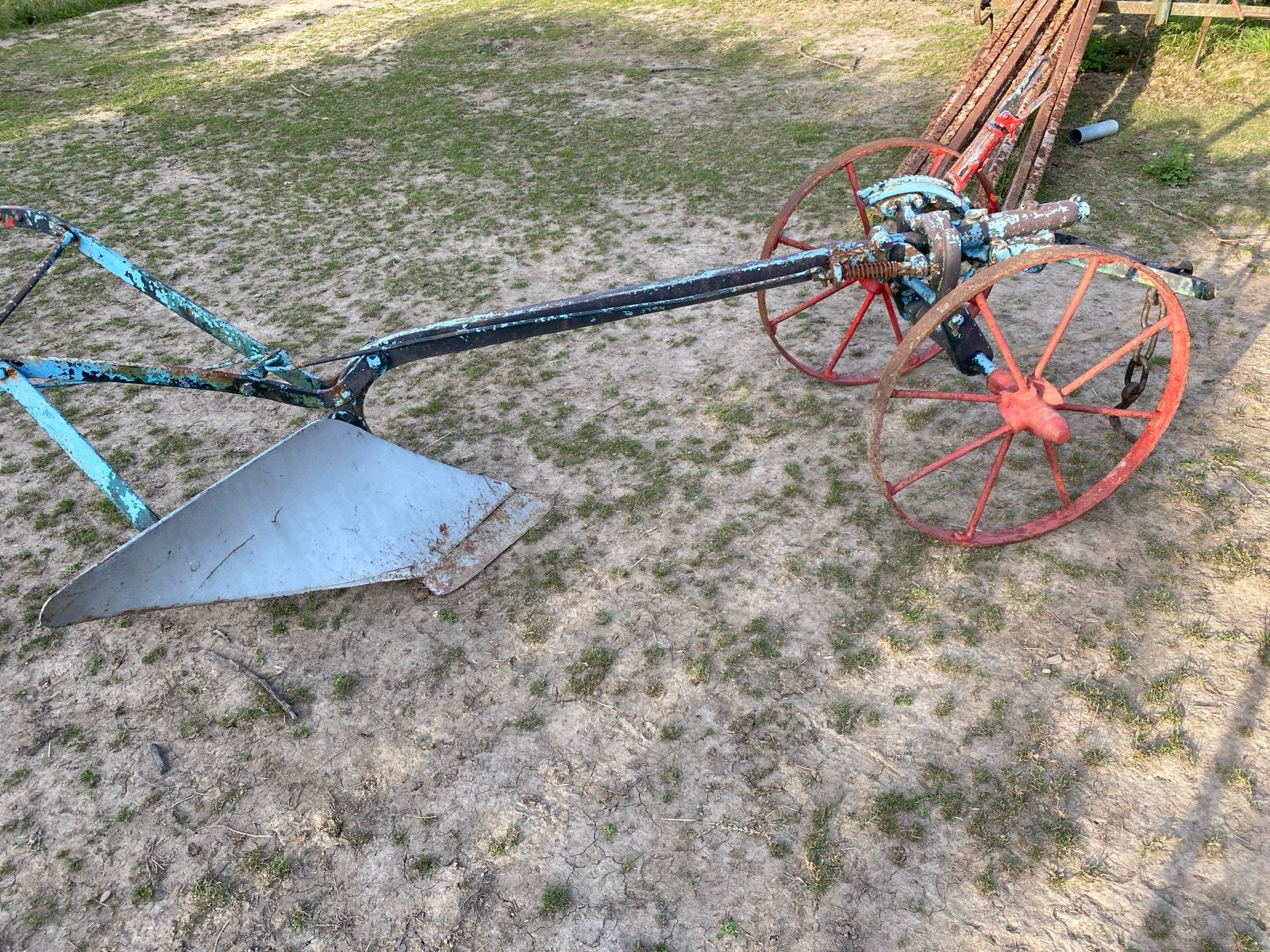 Oude ploeg en cultivator voor grondbewerking, Ophalen of Verzenden