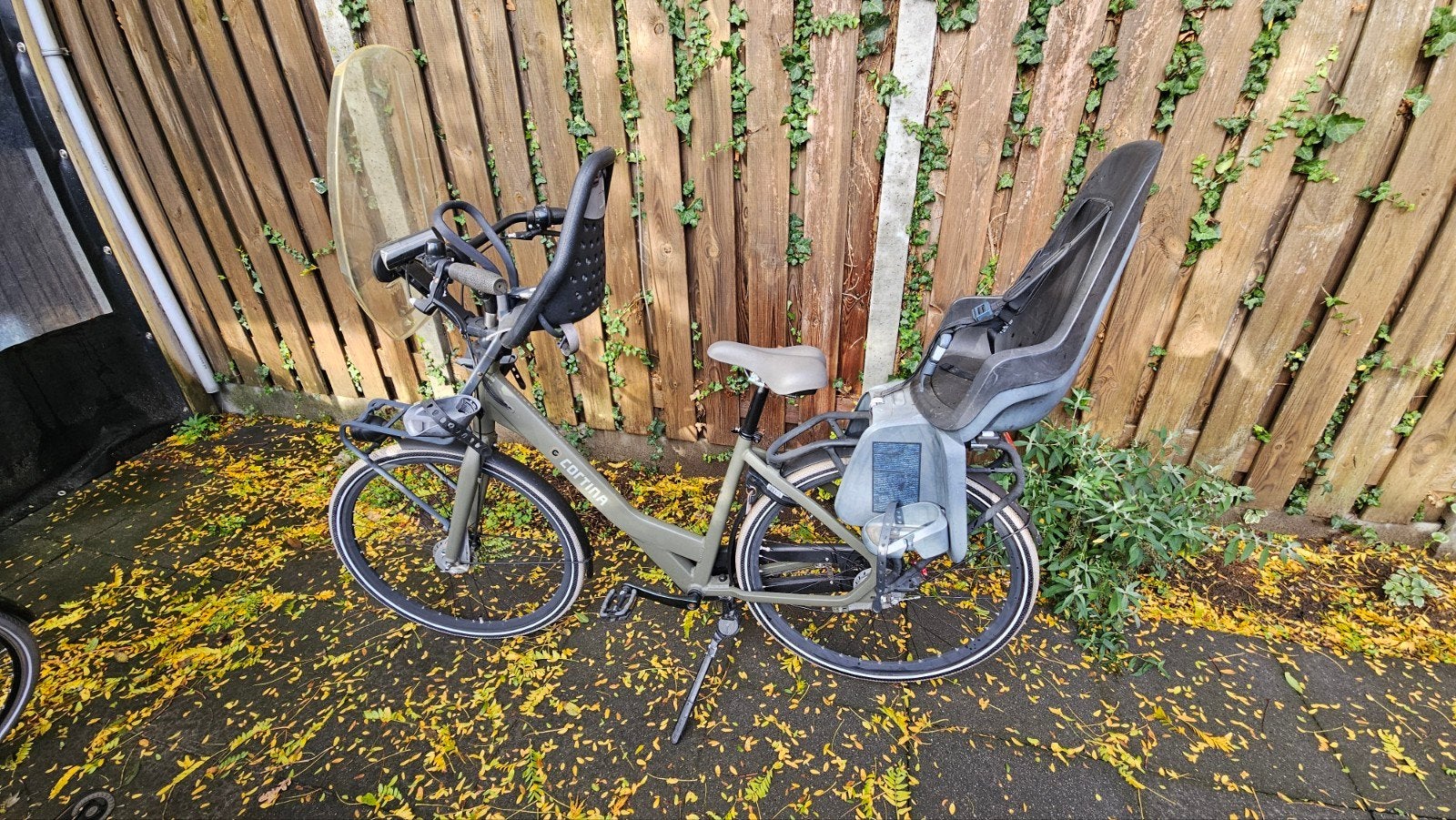 Cortina Moederfiets met 2 kinderzitjes en windscherm, Fietsen en Brommers, Dubbele standaard, Ophalen, Overige merken, 2 zitjes