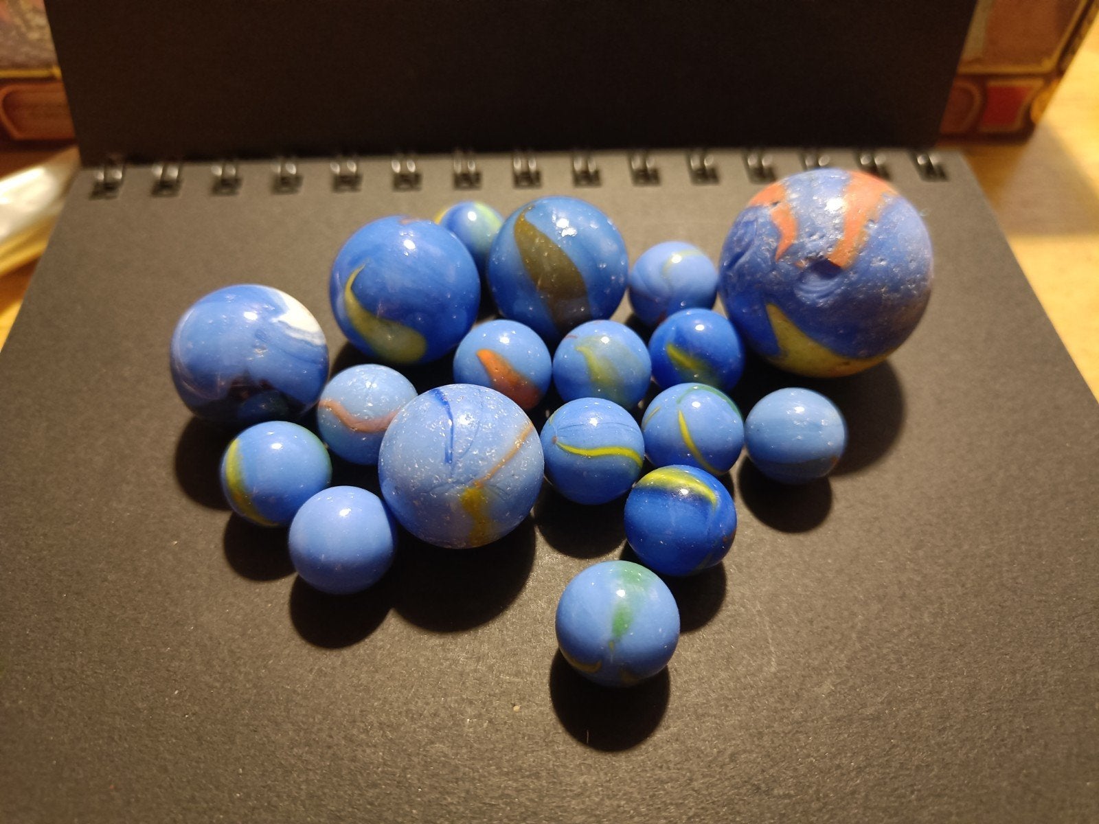 18 Smurfen knikkers: 1 mega, 4 bonken, 13 gewone, Ophalen of Verzenden, Gebruikt, Jongen of Meisje