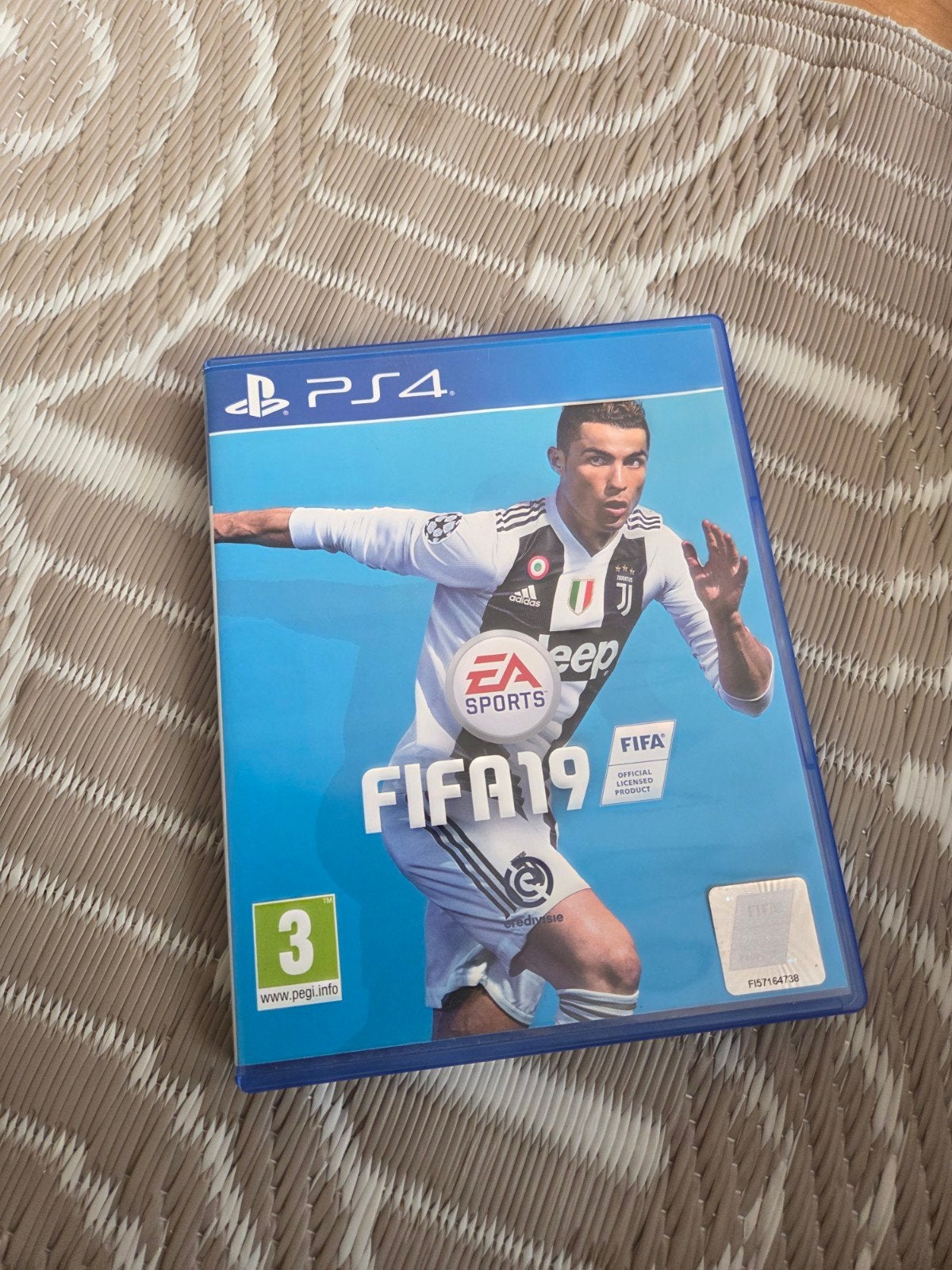 Fifa 19, Ophalen, Zo goed als nieuw, Sport, 3 spelers of meer