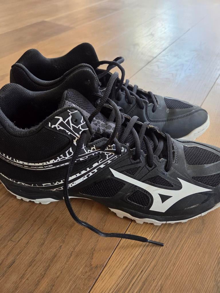 Mizuno kunstgras korfbalschoenen maat 45 (2x gedragen), Sport en Fitness, Korfbal, Ophalen of Verzenden, Zo goed als nieuw, Schoenen