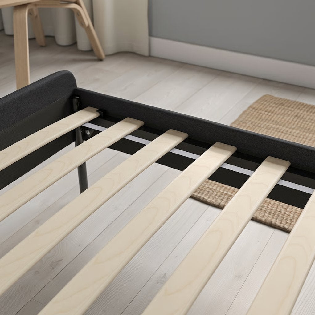 SLATTUM gestoffeerd bed + EMMA matras 160x200, Ophalen, Zwart, Tweepersoons, Zo goed als nieuw