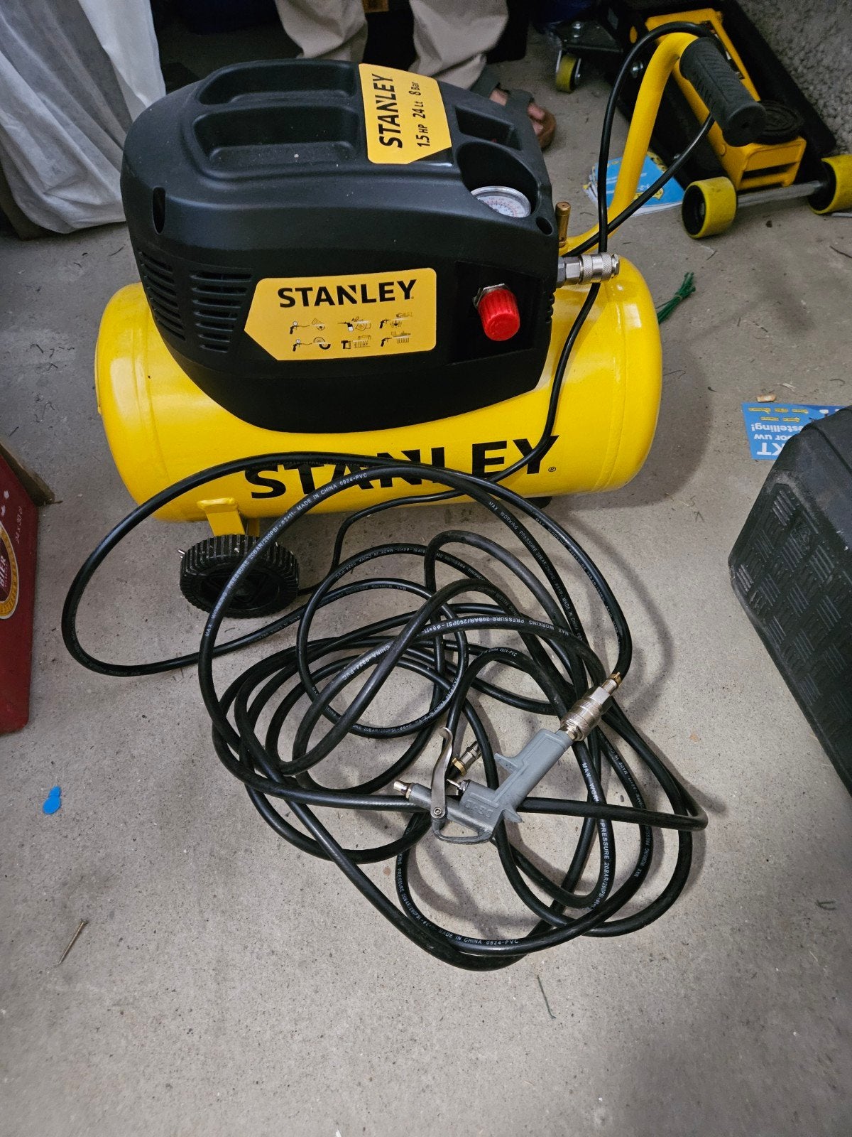 Stanley compressor, Doe-het-zelf en Verbouw, Compressors, Zo goed als nieuw, Minder dan 25 liter, Minder dan 200 liter/min, Ophalen