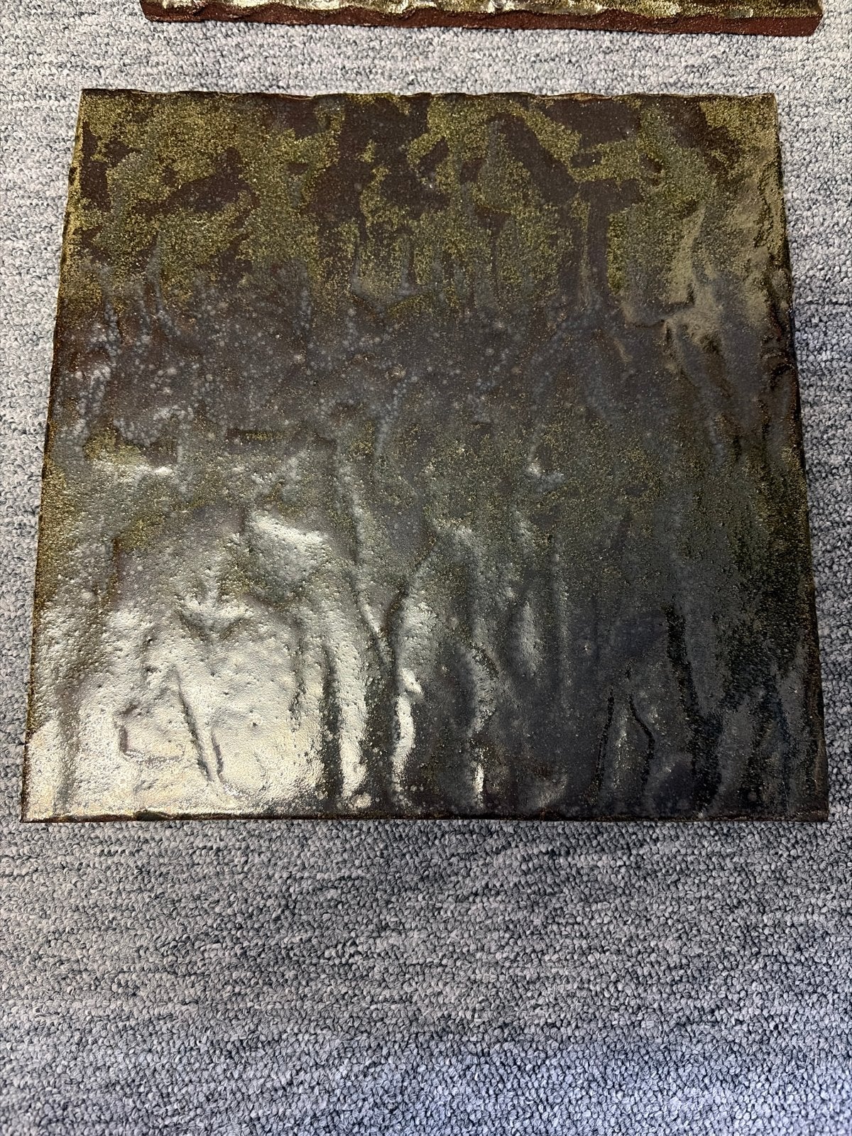 Vintage Geglazuurde terracotta tegels metallic/goud-groen, Doe-het-zelf en Verbouw, Overige materialen, Gebruikt, Ophalen of Verzenden