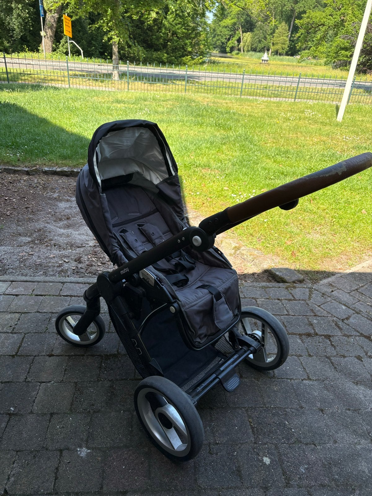 Mutsy Evo kinderwagen met alle toebehoren, Ophalen, Gebruikt, Combiwagen, Met reiswieg