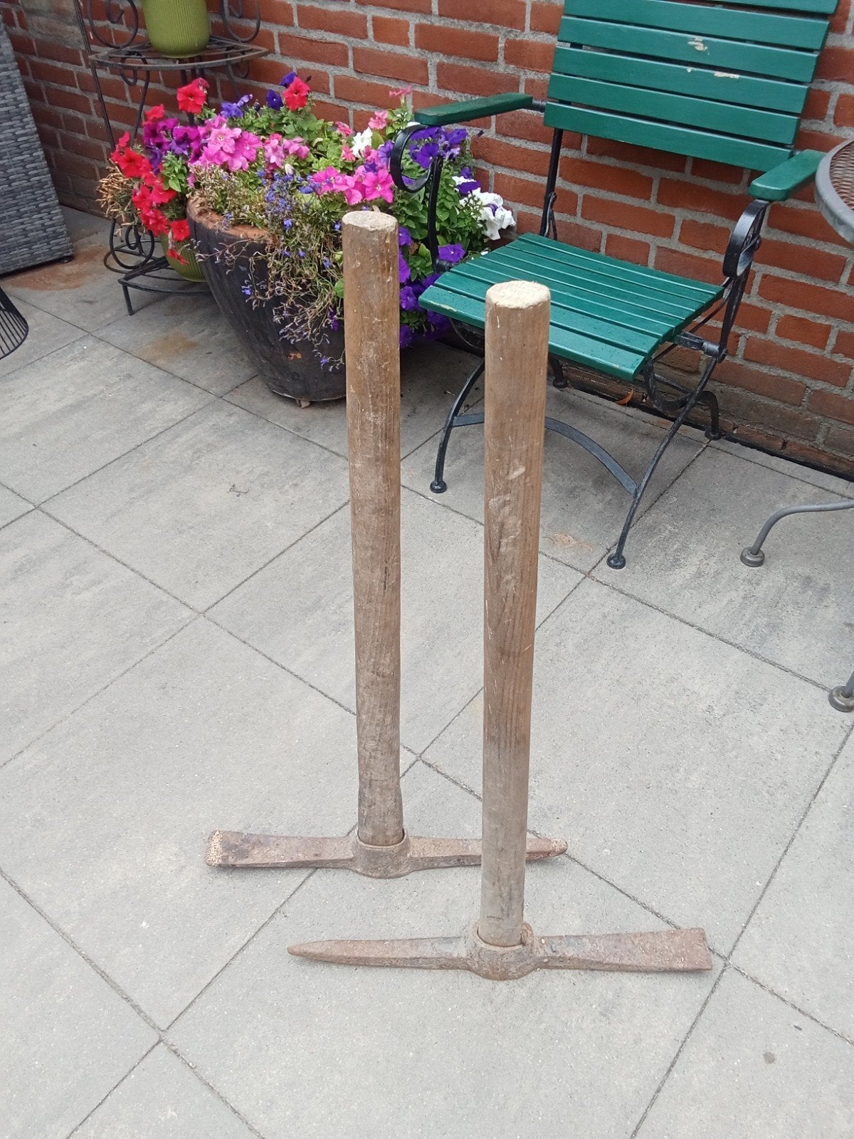 2x Oude pikhouwelen met houten steel, Ophalen, Gebruikt, Overige typen, Overige merken