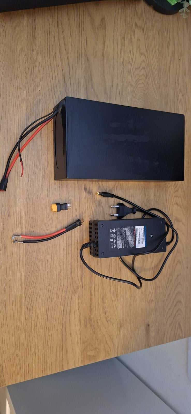 48V 20Ah Lithium Accu E-bike/Step + Lader – Nieuw, Reparatie, Zo goed als nieuw