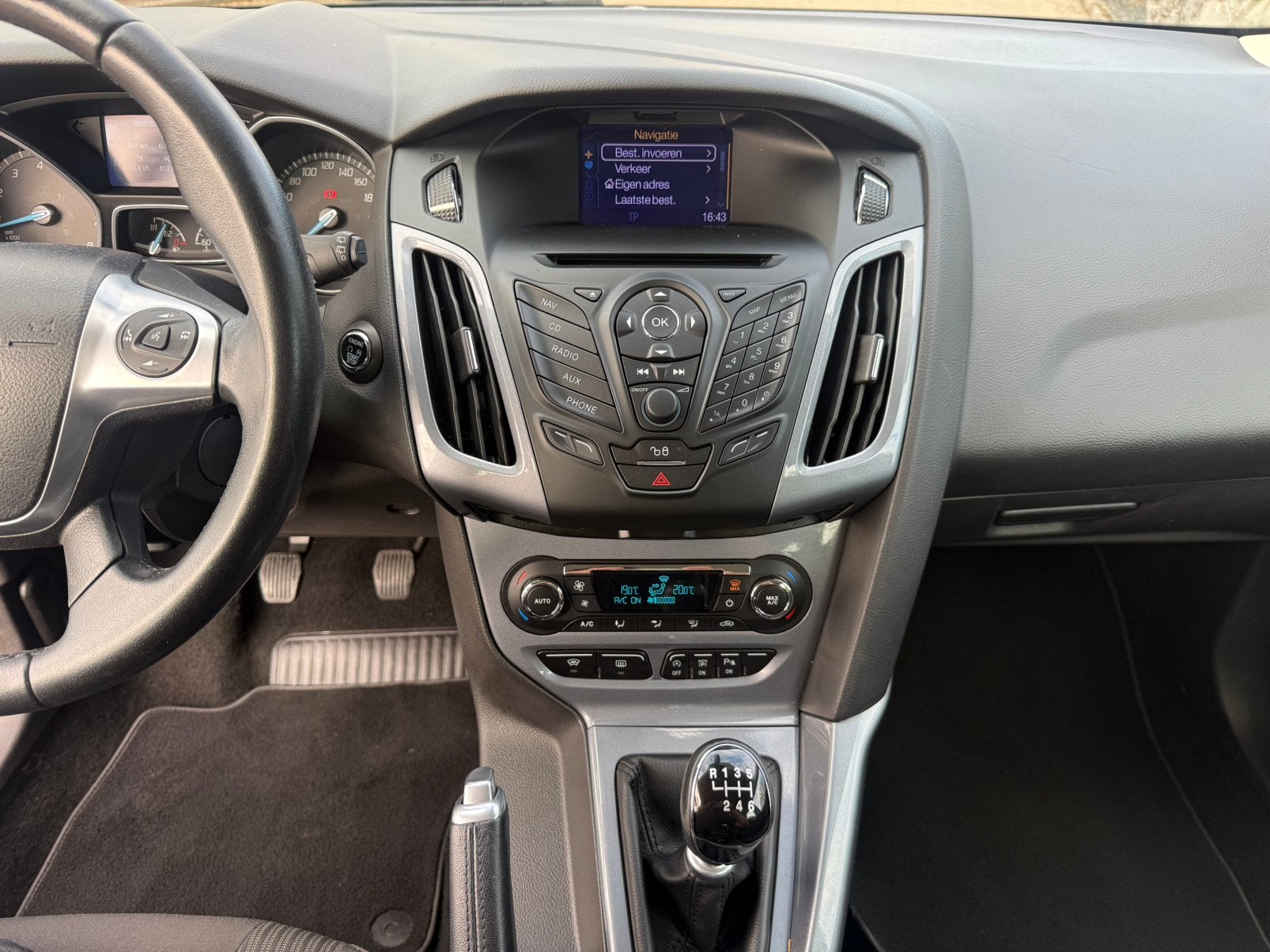 Foto 9 van Ford Focus 1.0 Ecoboost 92KW Wagon 2014 Grijs