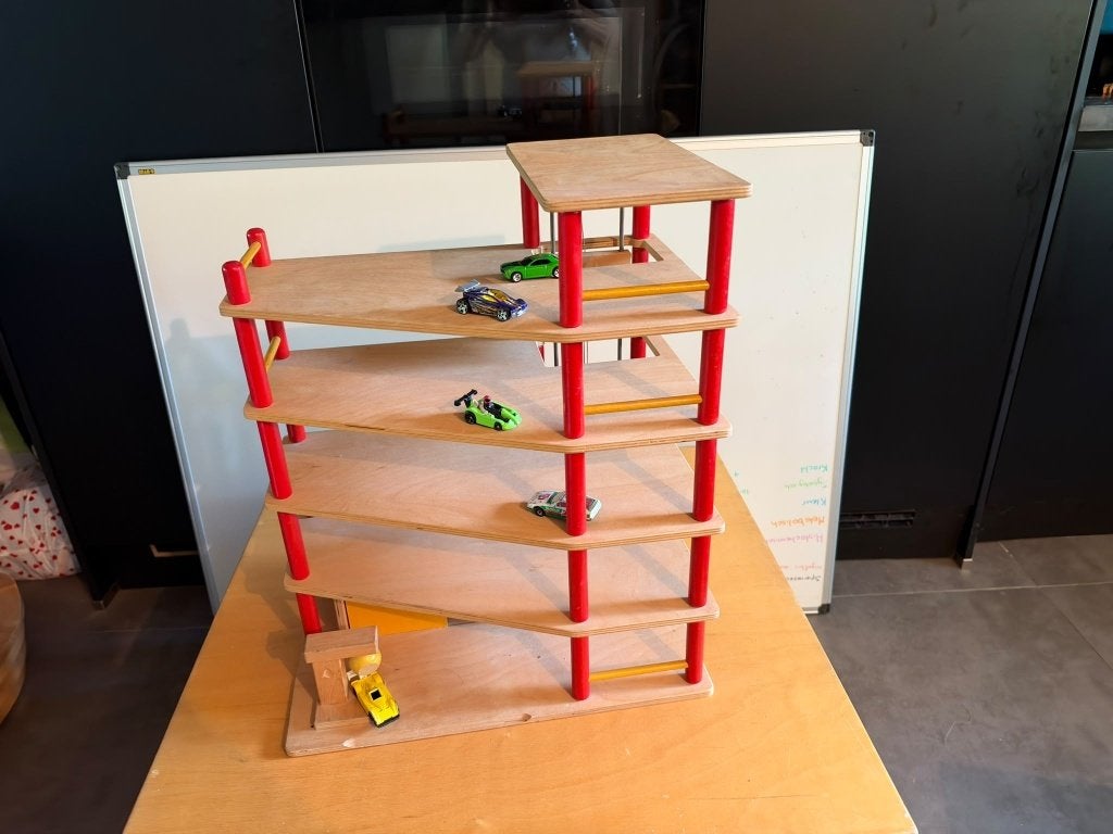 Houten garage voor speelgoed auto's, Kinderen en Baby's, Ophalen of Verzenden, Gebruikt, Overige typen