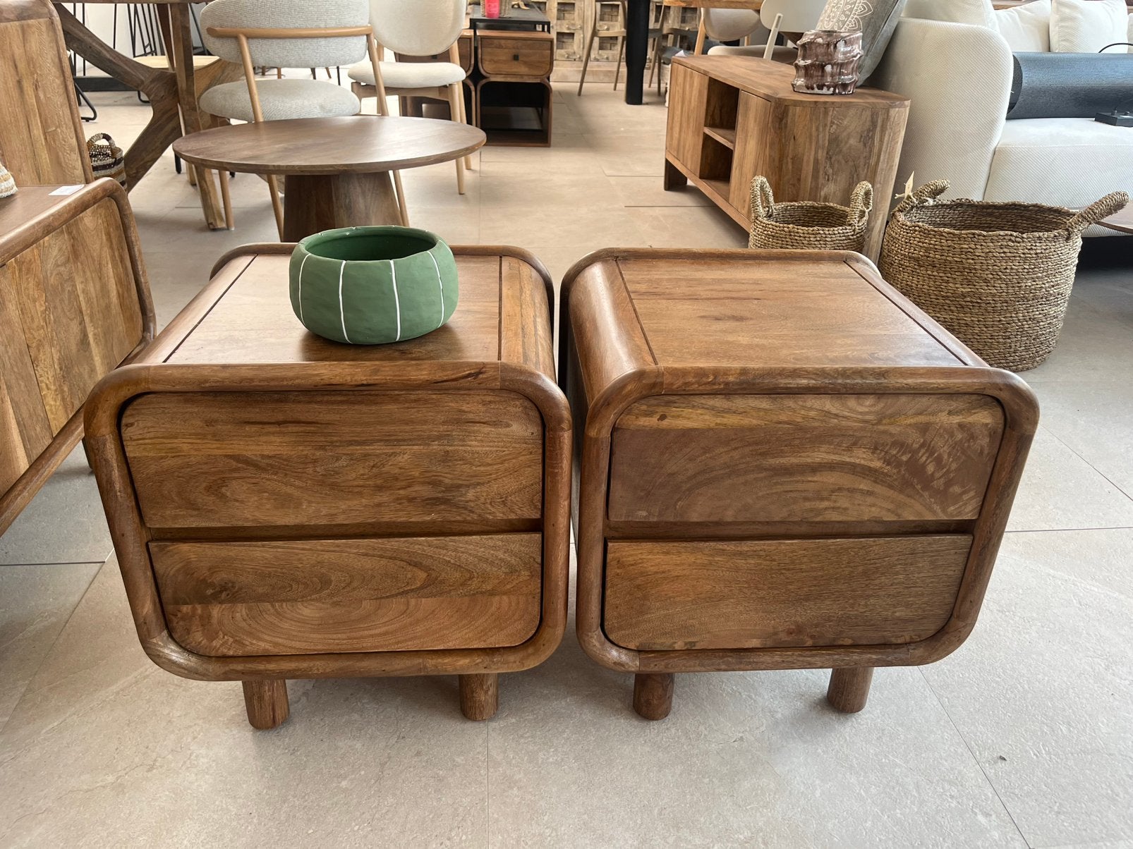 Magazijn leegverkoop set nachtkastjes Japandi mangohout, Nieuw, Ophalen of Verzenden, Info@wkhome.nl, 45 tot 65 cm