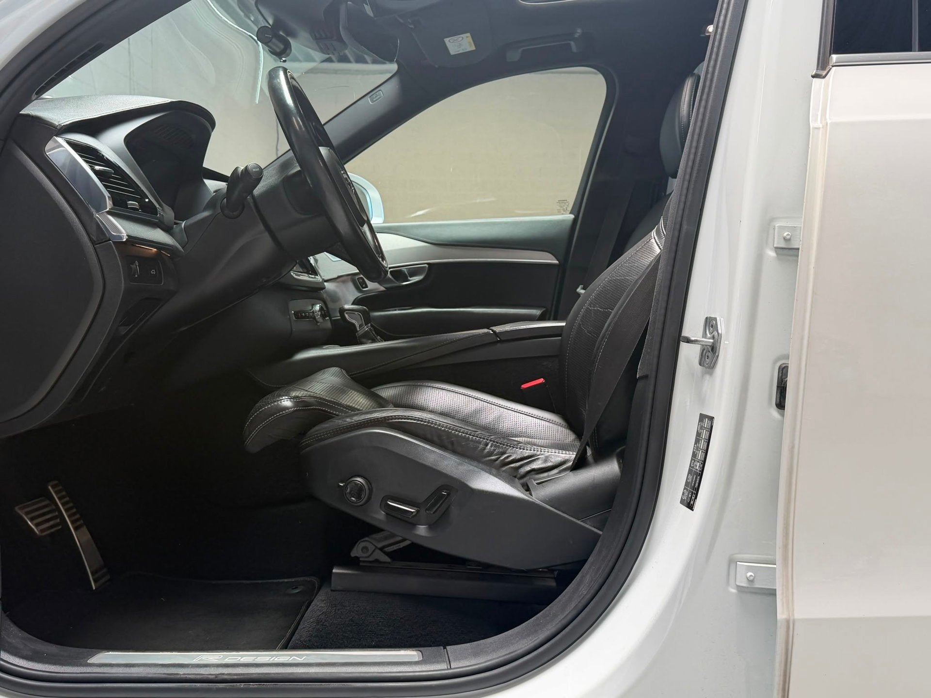 Volvo XC90 2.0 D5 AWD R-Design - BOWERS & WILKINS - 7 PERSOO, Auto's, 4 cilinders, 7 stoelen, Wit, Bedrijf